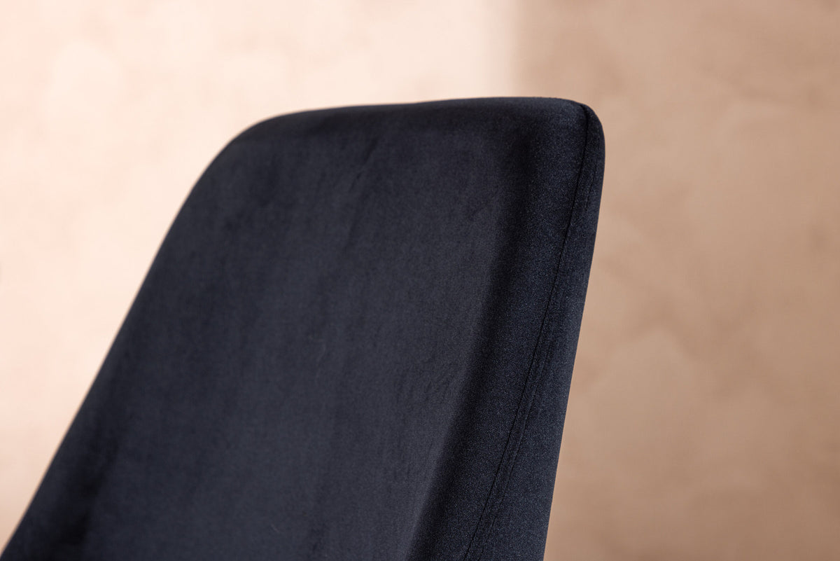 Night Stuhl in Schwarz präsentiert im Onlineshop von KAQTU Design AG. Stuhl ist von Venture Home