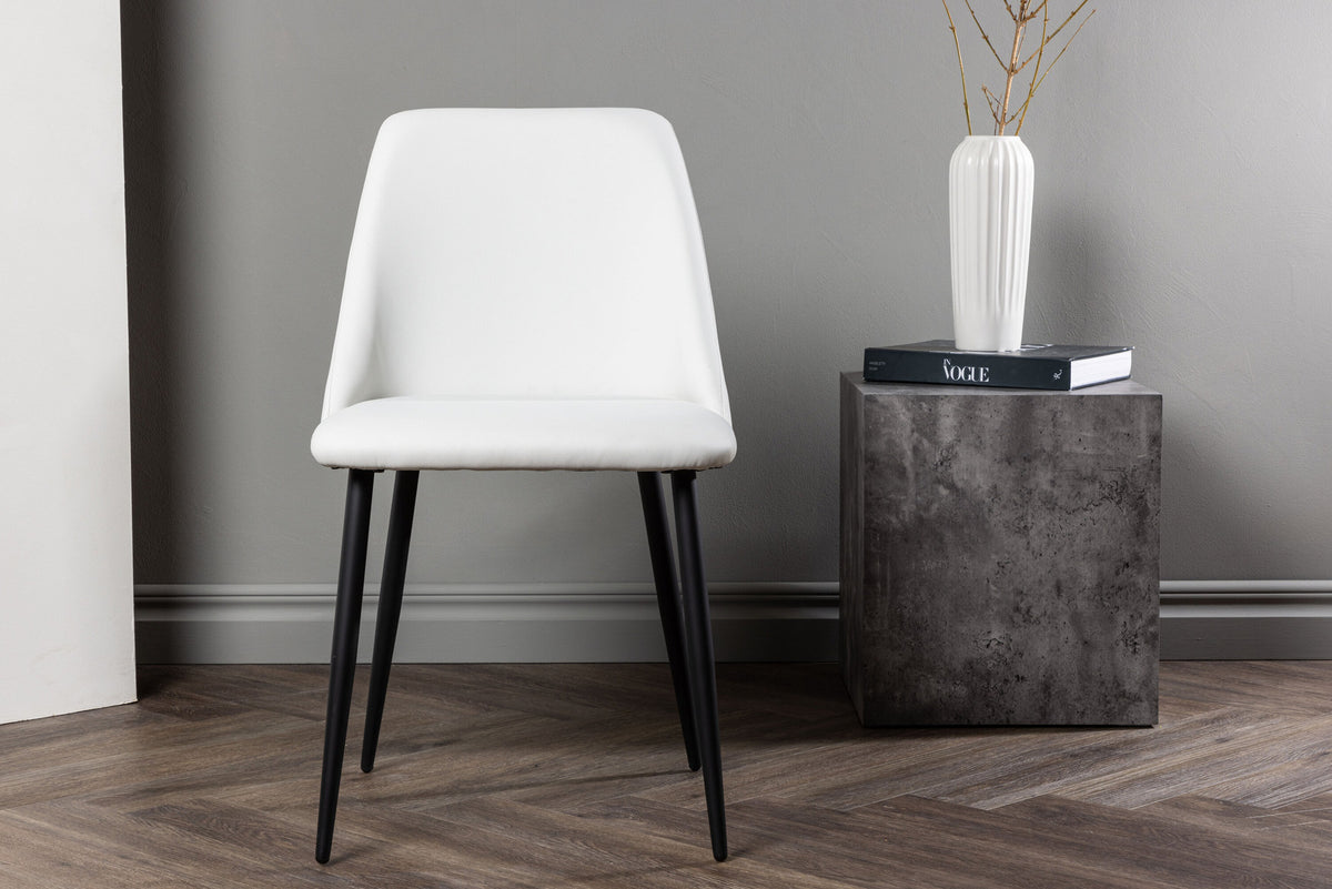 Night Stuhl in Weiss präsentiert im Onlineshop von KAQTU Design AG. Stuhl ist von Venture Home