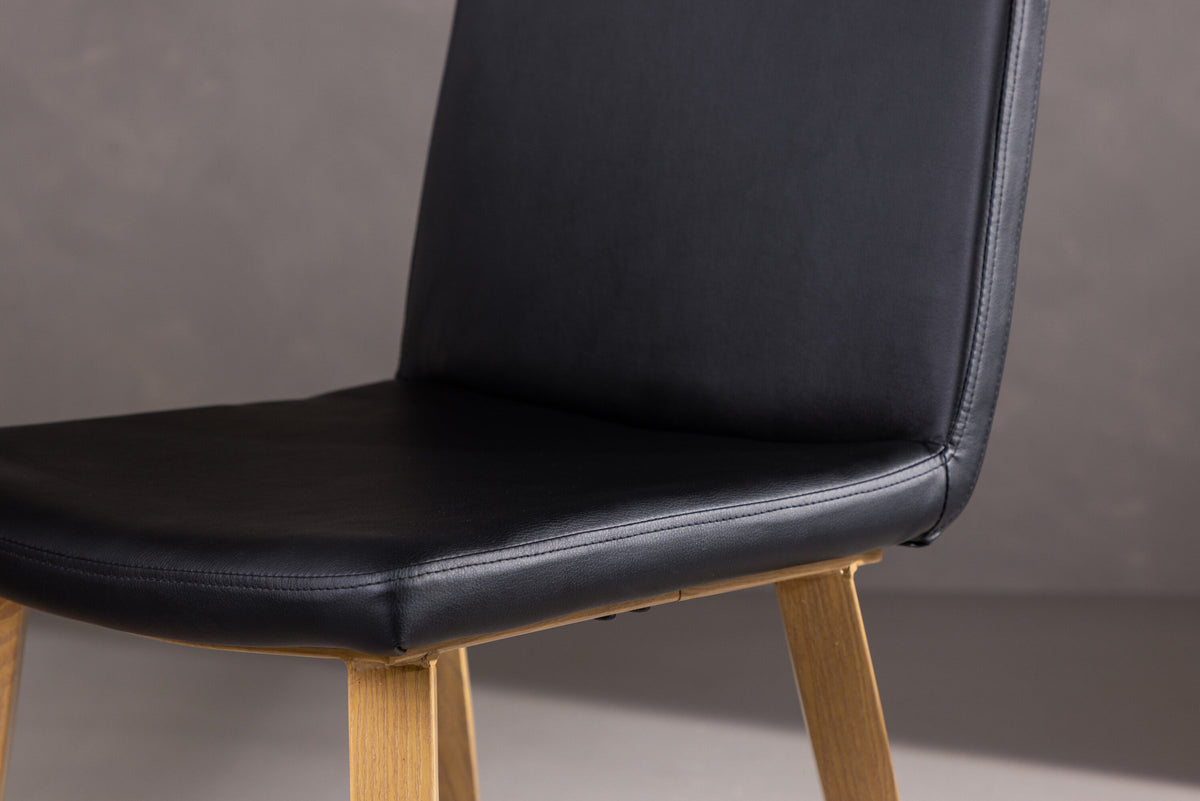 Heute Stuhl in Schwarz präsentiert im Onlineshop von KAQTU Design AG. Stuhl ist von Venture Home