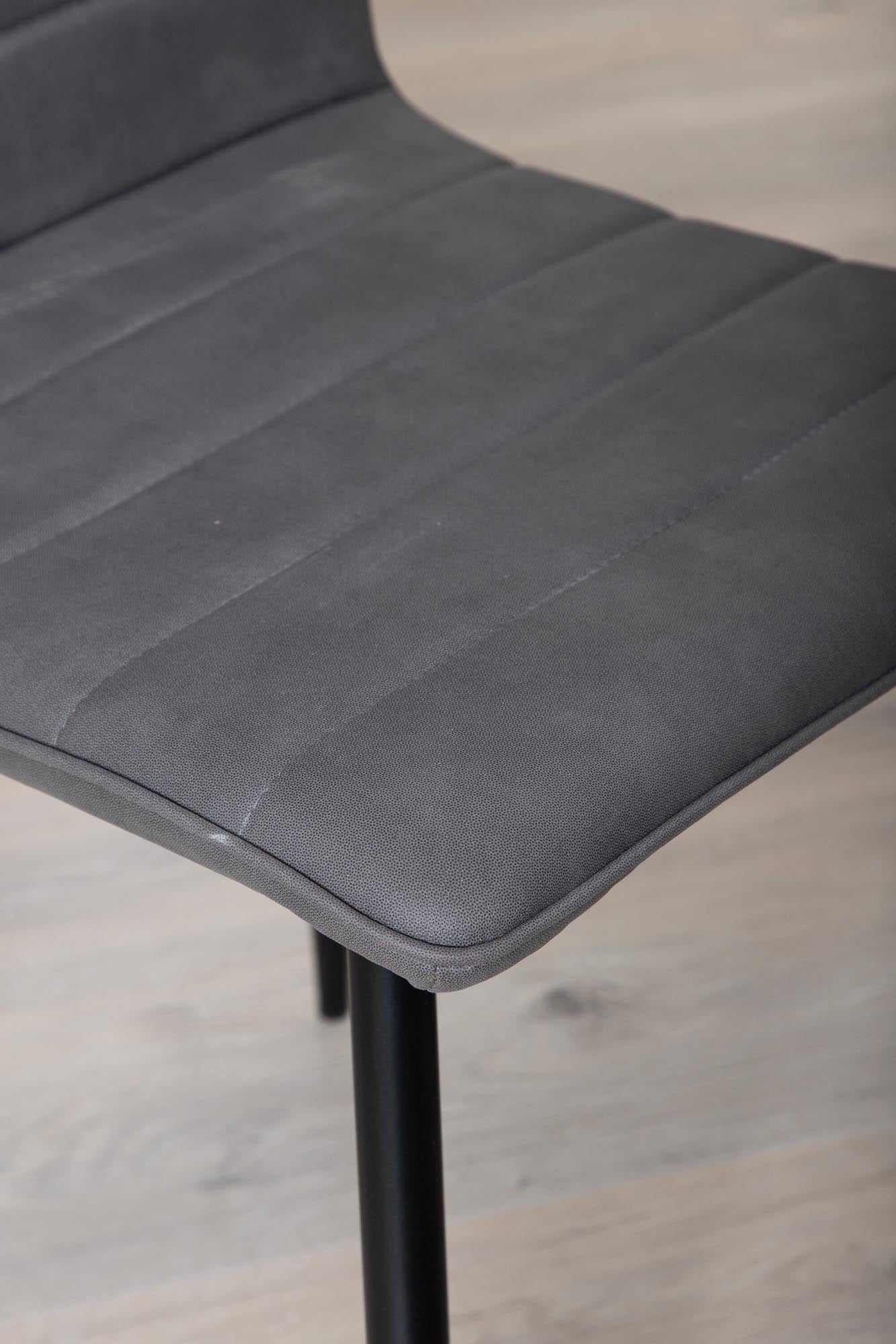 Windu Stuhl in Grau präsentiert im Onlineshop von KAQTU Design AG. Stuhl ist von Venture Home