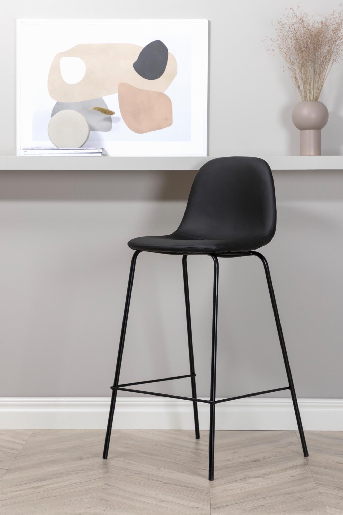 Polar Barstuhl in Schwarz präsentiert im Onlineshop von KAQTU Design AG. Barstuhl ist von Venture Home