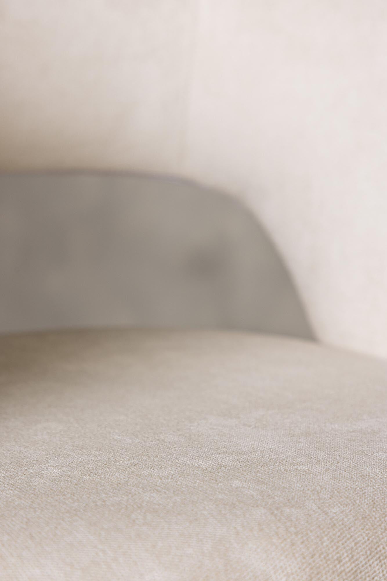 Day Stuhl von Venture Home: Zeitloses Design trifft auf Bequemlichkeit.