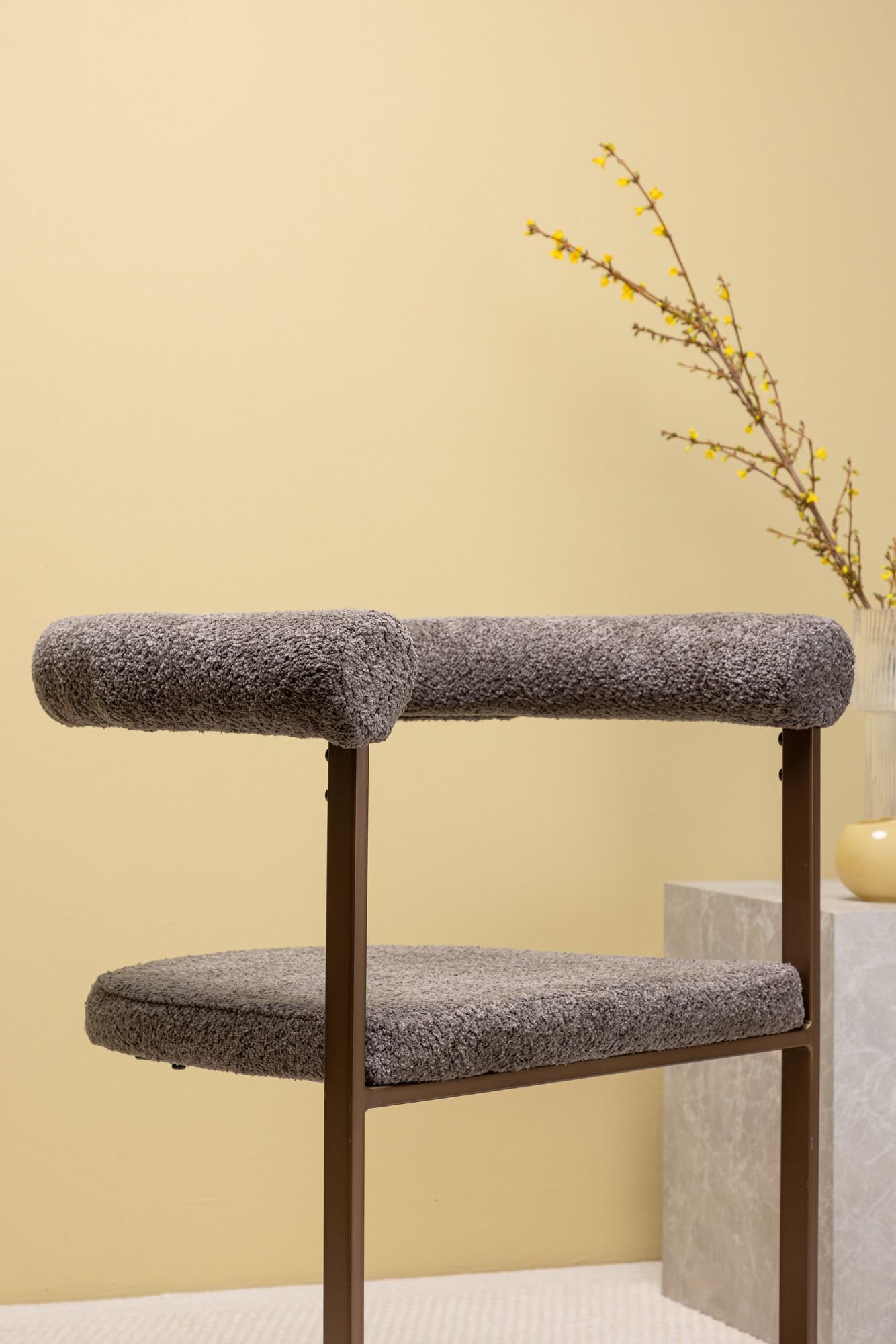 Eleganter Morgen Stuhl: Stilvoller Komfort für Ihr Esszimmer.