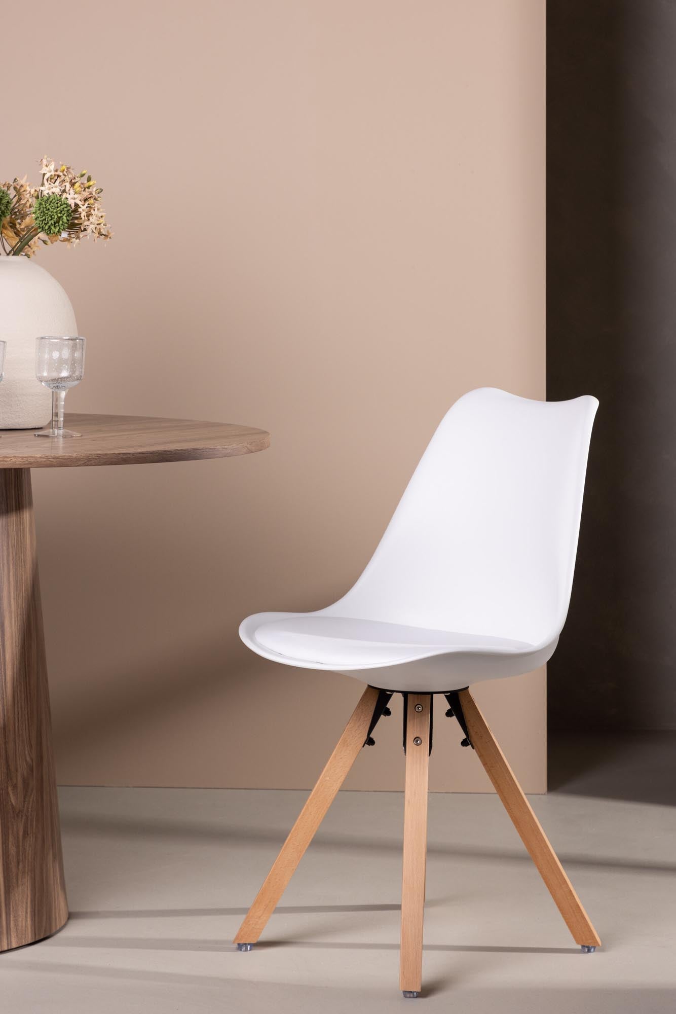 Zeno Stuhl in Weiss / Natur präsentiert im Onlineshop von KAQTU Design AG. Stuhl ist von Venture Home