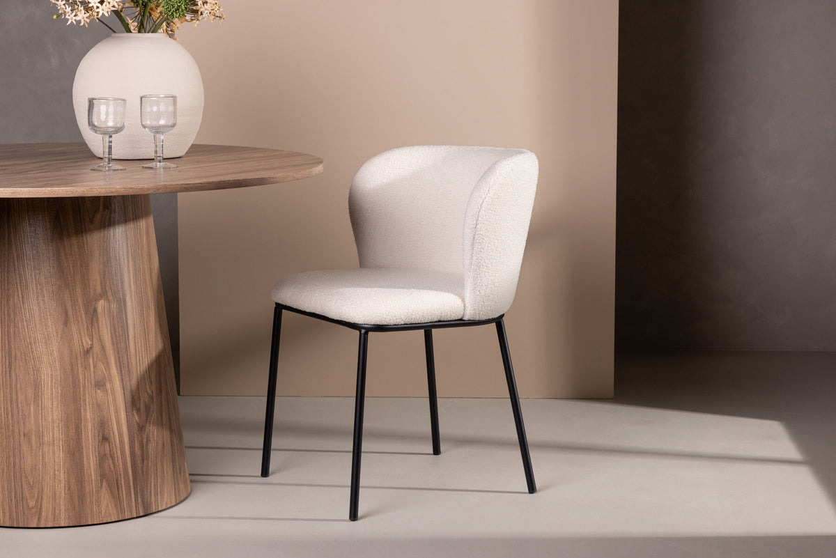 Edina Stuhl in Weiss präsentiert im Onlineshop von KAQTU Design AG. Schalenstuhl ist von Venture Home