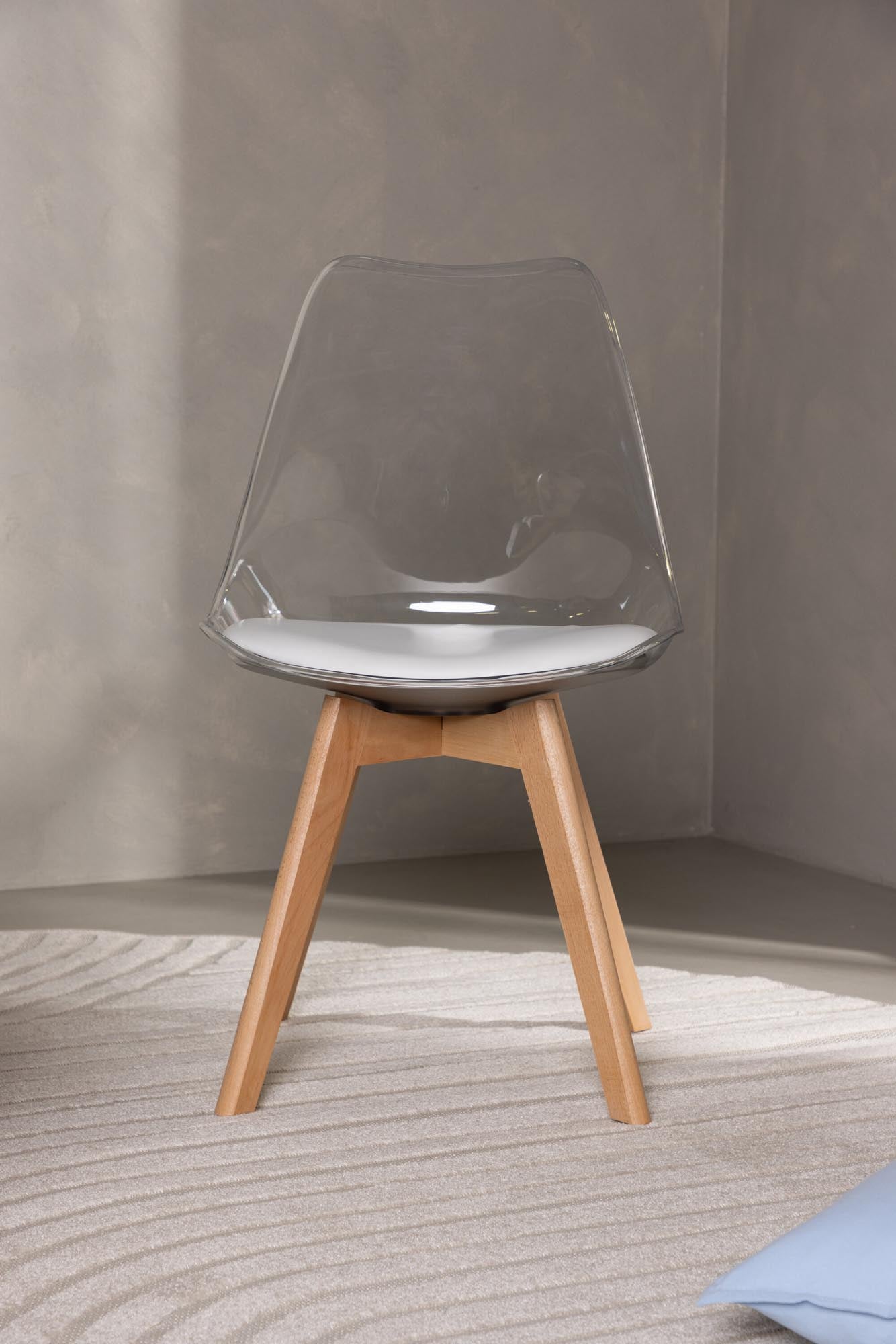 Eleganter Edvin Stuhl von Venture Home für stilvolles Wohnen.