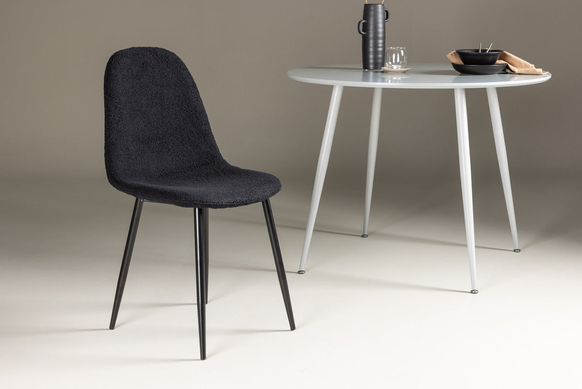 Polar Esszimmerstuhl in Schwarz präsentiert im Onlineshop von KAQTU Design AG. Stuhl ist von Venture Home