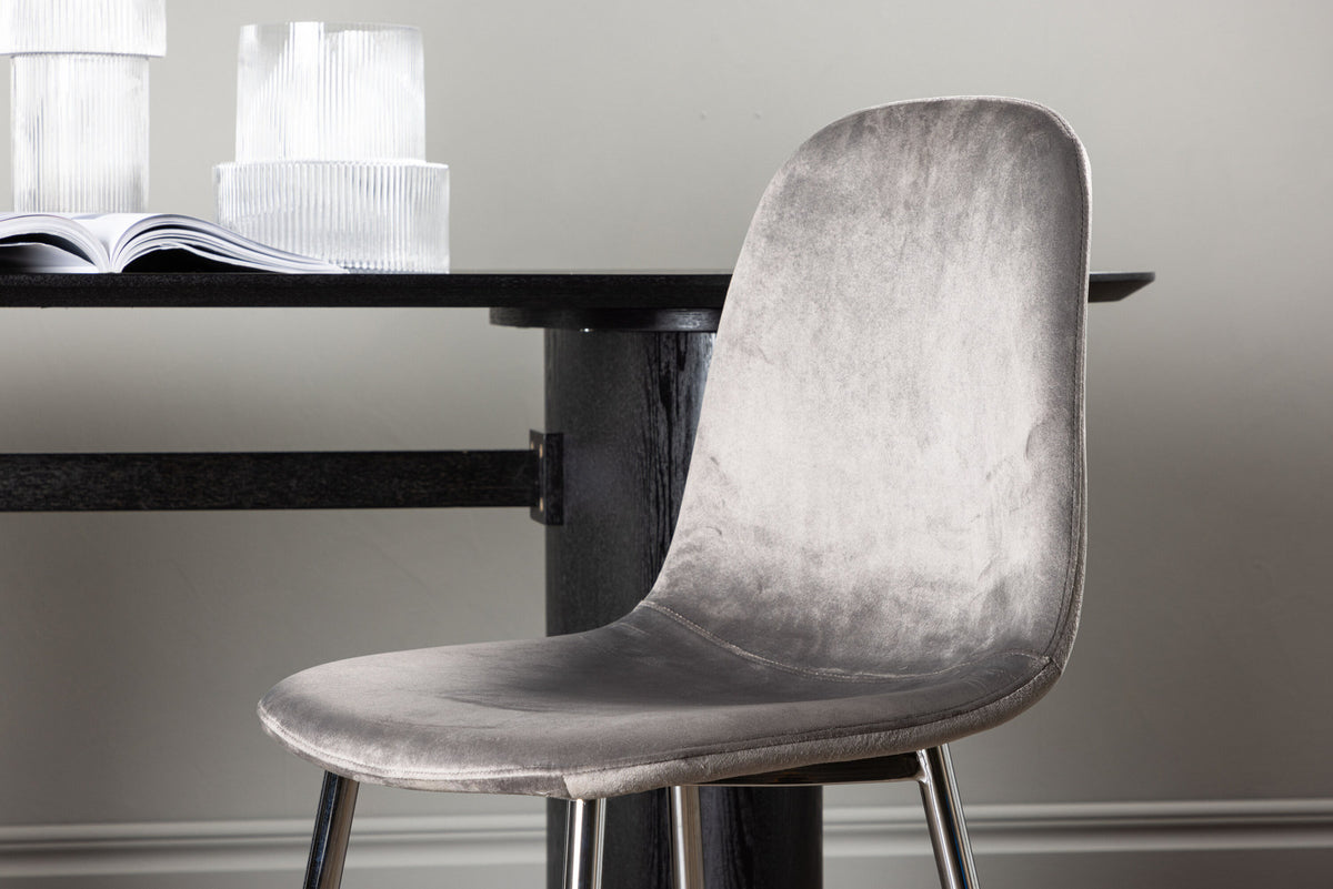 Eva Stuhl in Hellgrau präsentiert im Onlineshop von KAQTU Design AG. Stuhl ist von Venture Home
