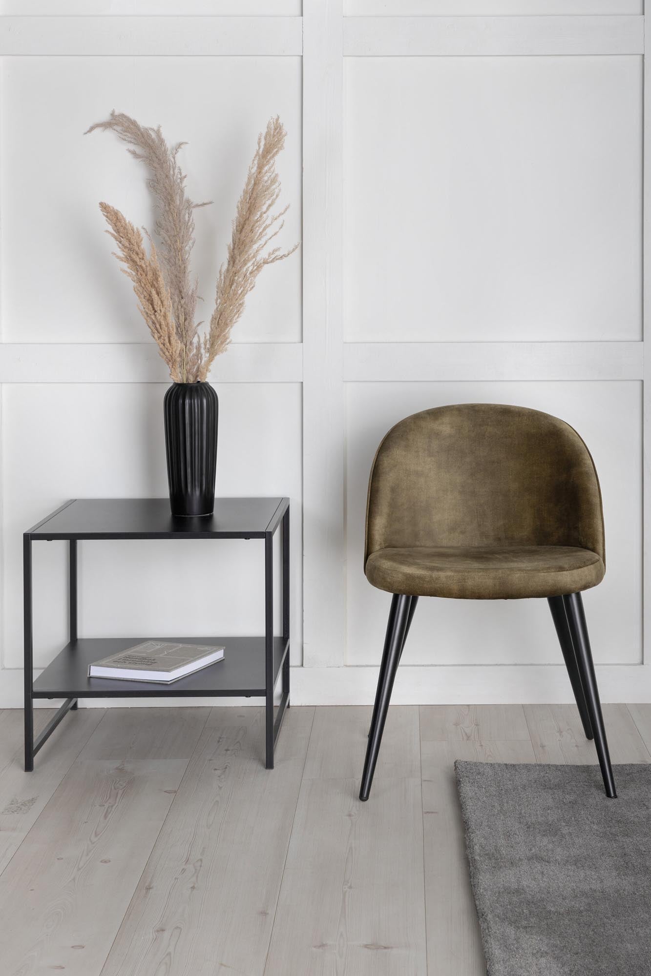 Luxuriöser Velvet Stuhl von Venture Home für stilvolle Interieurs.