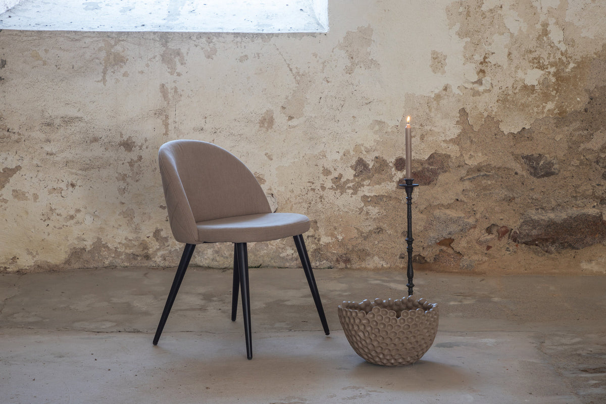 Velvet Stitches Stuhl in Beige präsentiert im Onlineshop von KAQTU Design AG. Stuhl ist von Venture Home