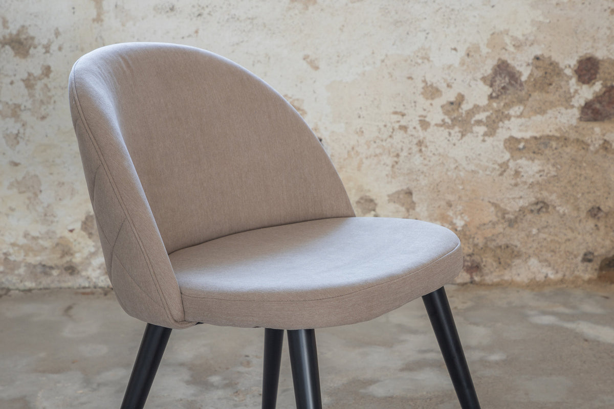 Velvet Stitches Stuhl in Beige präsentiert im Onlineshop von KAQTU Design AG. Stuhl ist von Venture Home