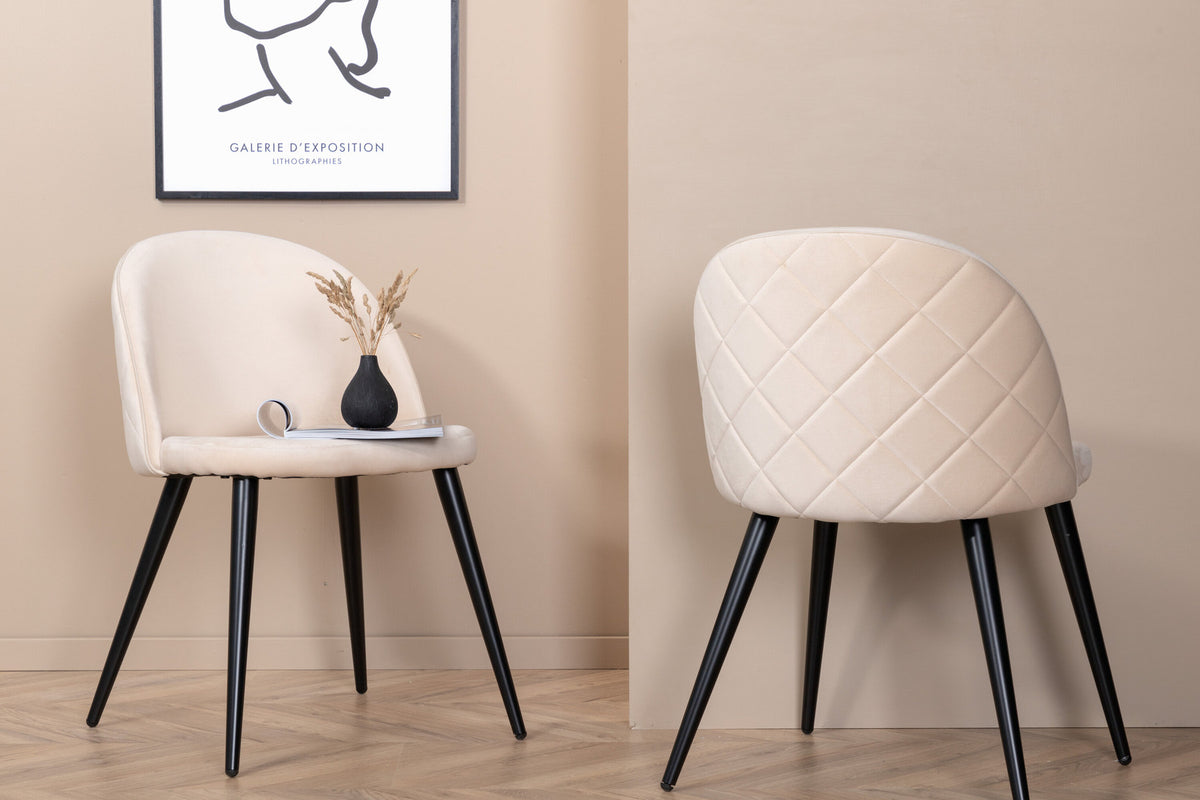 Velvet Stitches Stuhl in Beige präsentiert im Onlineshop von KAQTU Design AG. Schalenstuhl ist von Venture Home