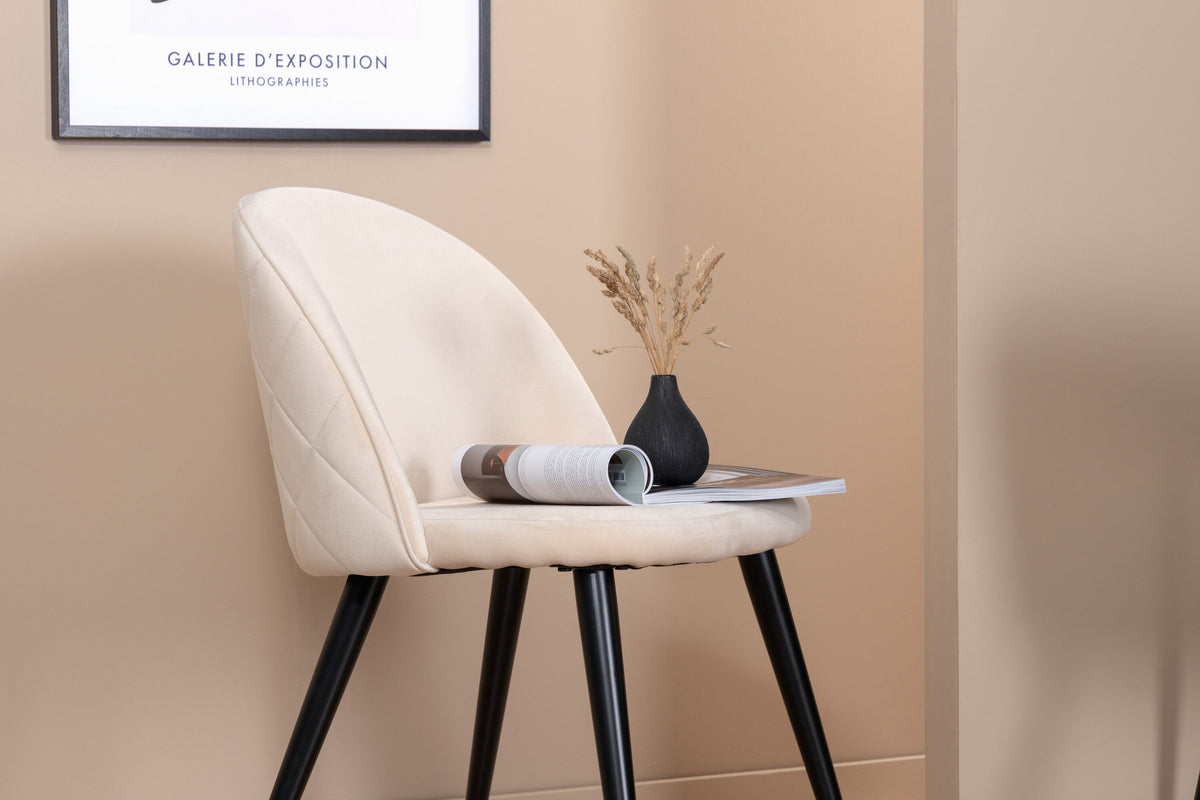 Velvet Stitches Stuhl in Beige präsentiert im Onlineshop von KAQTU Design AG. Schalenstuhl ist von Venture Home