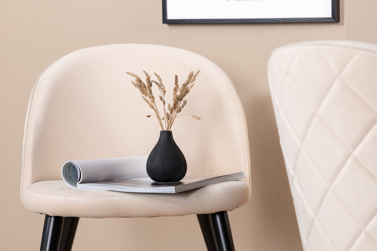 Velvet Stitches Stuhl in Beige präsentiert im Onlineshop von KAQTU Design AG. Schalenstuhl ist von Venture Home