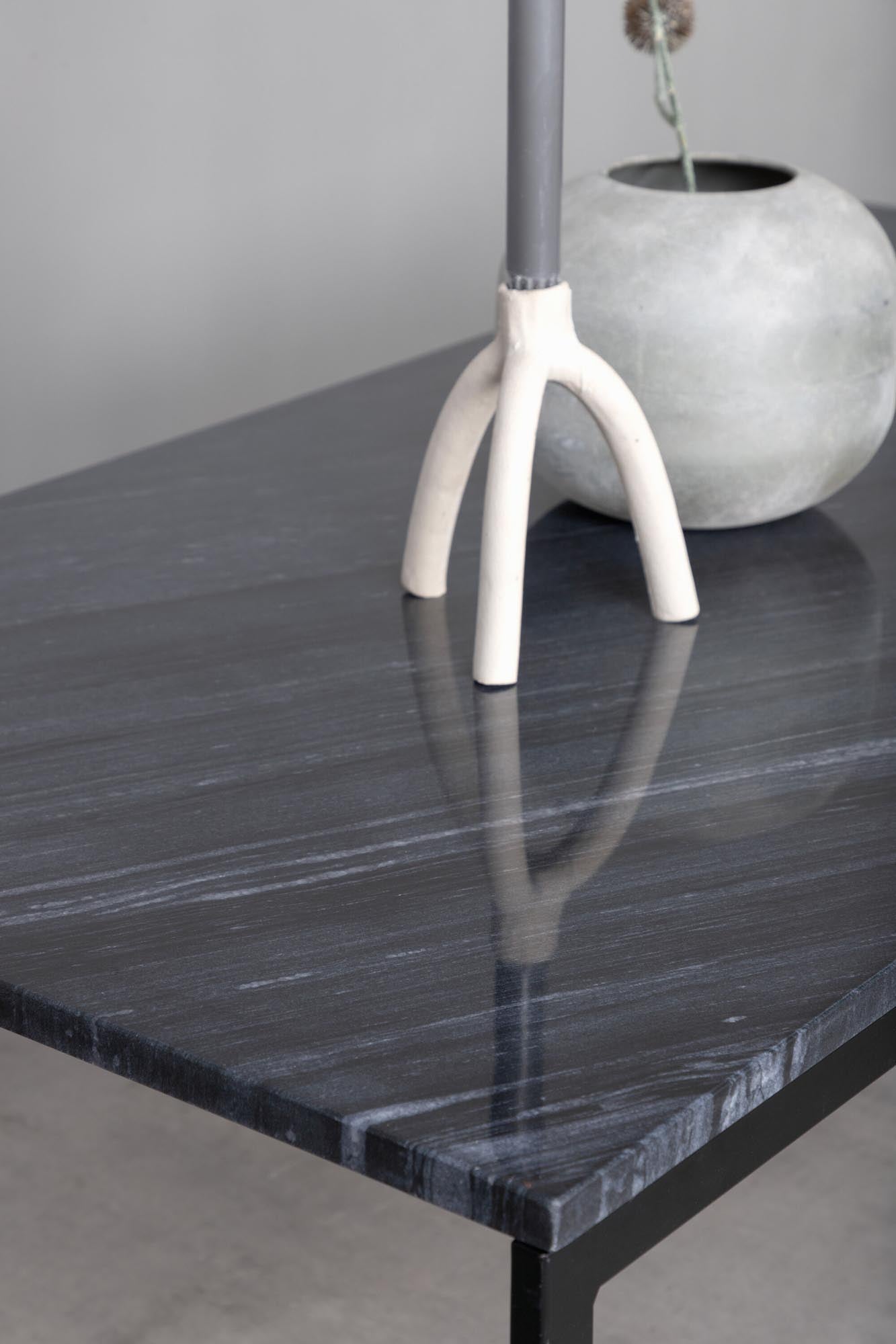 Estelle Beistelltisch in Graublau / Schwarz präsentiert im Onlineshop von KAQTU Design AG. Beistelltisch ist von Venture Home