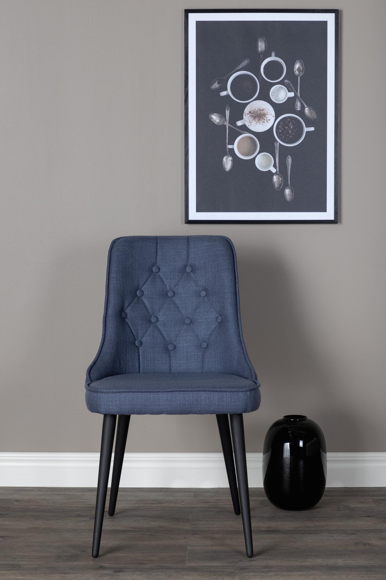 Verleihen Sie Ihrem Esszimmer mit dem Velvet Deluxe Stuhl von Venture Home eine stilvolle Eleganz. Komfortabel, langlebig und vielseitig kombinierbar.