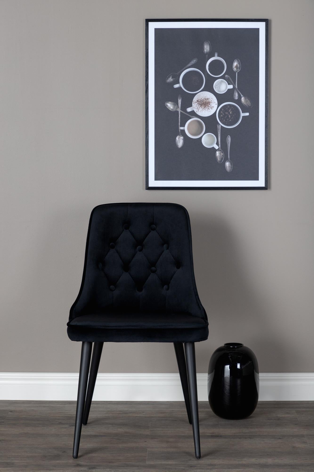 Luxuriöser Velvet Deluxe Stuhl von Venture Home: Hochwertige Materialien und stilvolles Design für einladende Esszimmer.