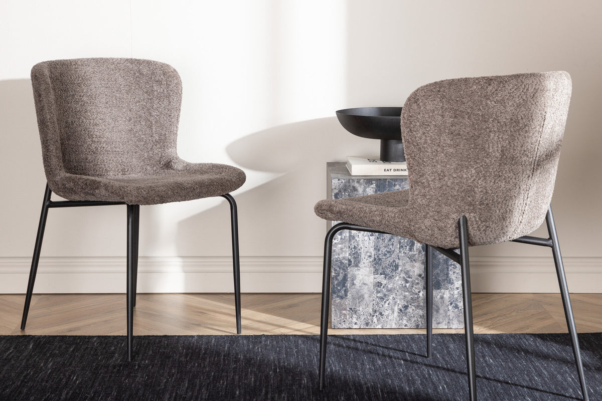 Modesto Stuhl in Braun präsentiert im Onlineshop von KAQTU Design AG. Stuhl ist von Venture Home