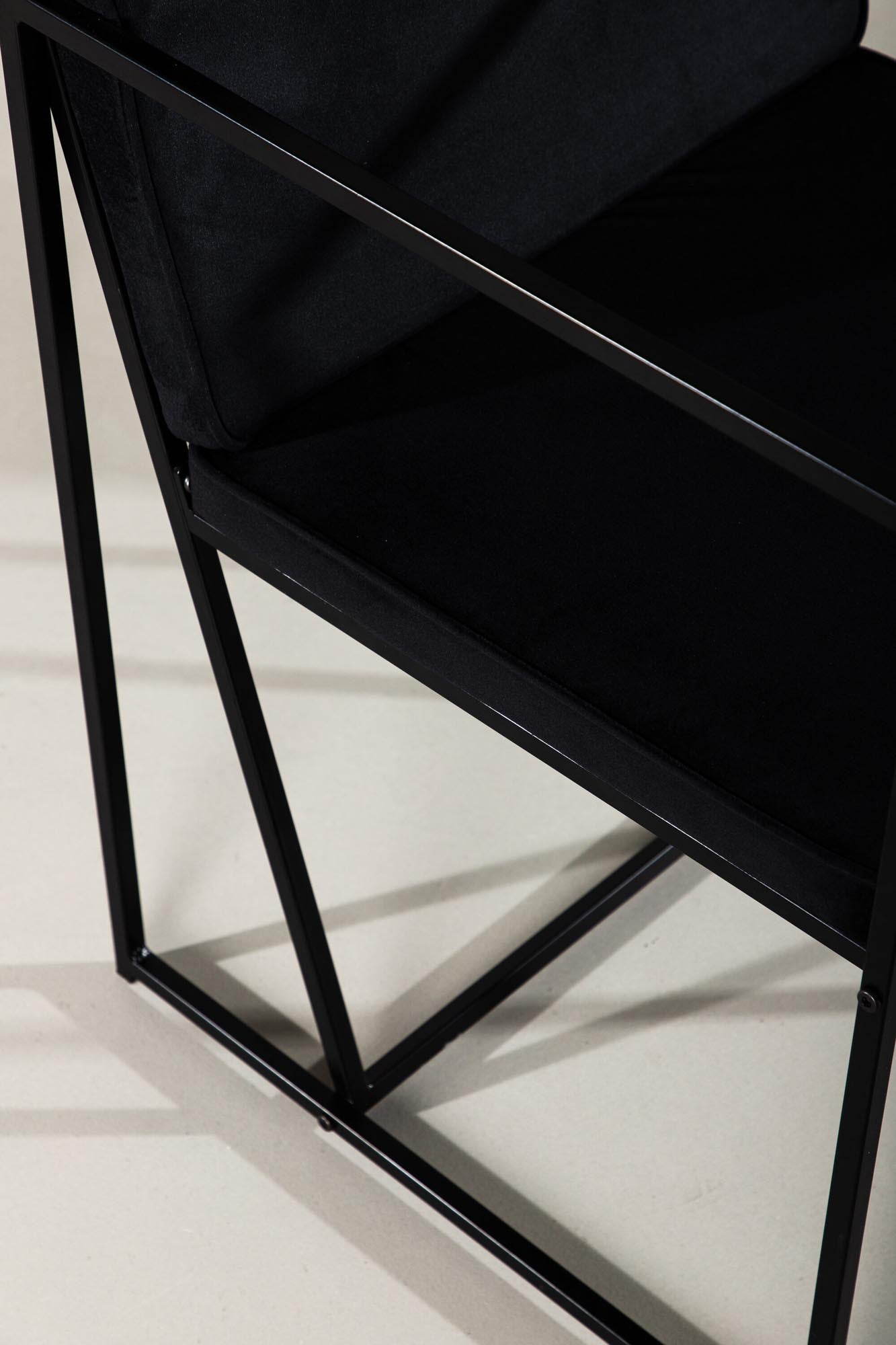 Richmond Stuhl von Venture Home: Stilvoller Komfort in grauem Samt.