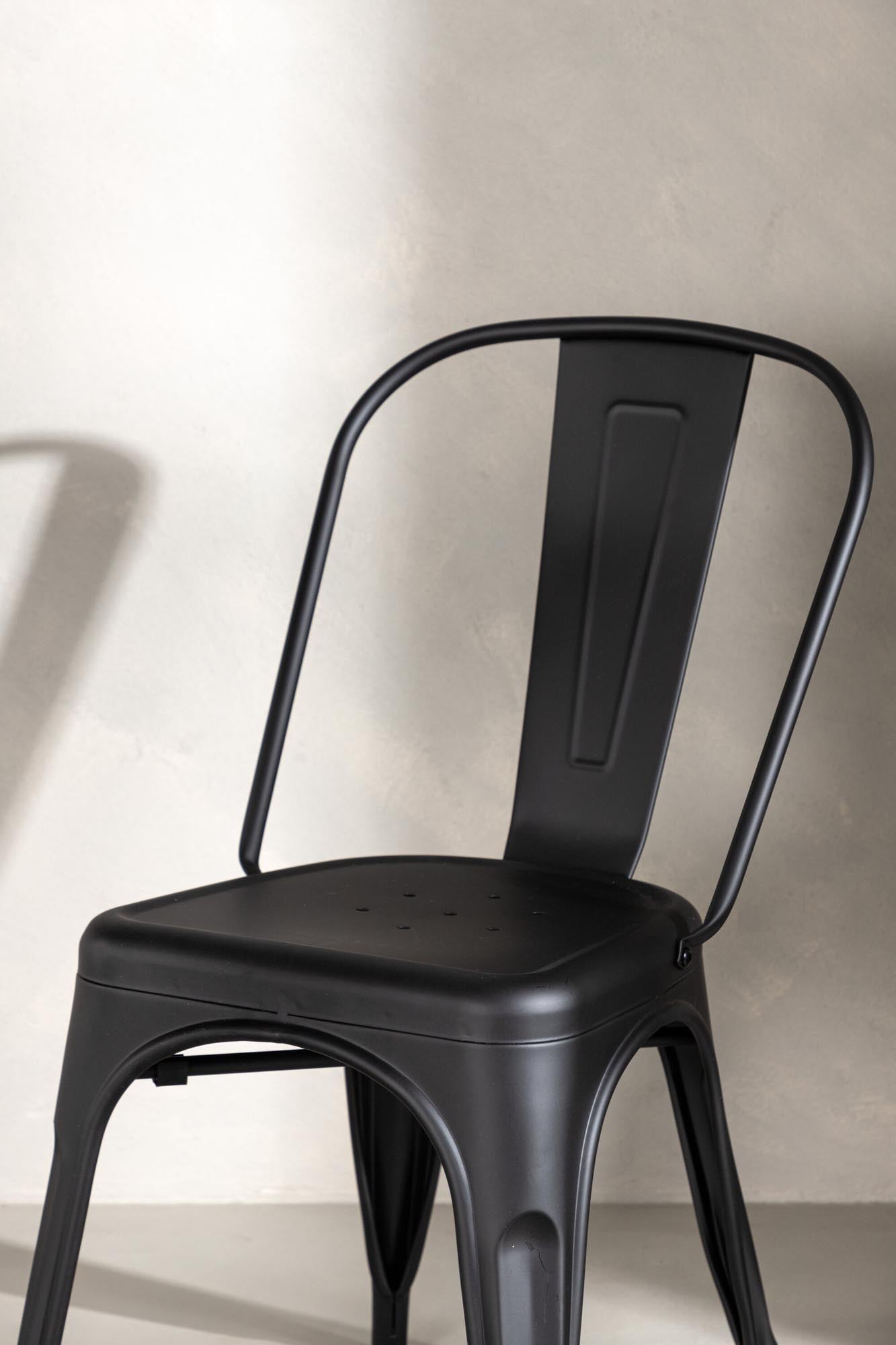 Moderner Tempe Stuhl von Venture Home für zeitloses Interieur.