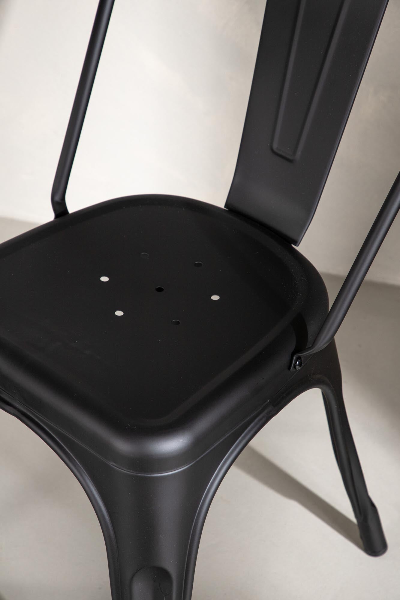 Eleganter Tempe Stuhl von Venture Home, vereint rustikales Design mit modernem Komfort für Ihr Esszimmer.