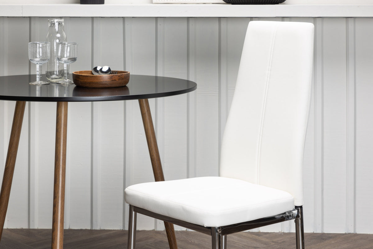 Pastill Stuhl in Weiss präsentiert im Onlineshop von KAQTU Design AG. Stuhl ist von Venture Home