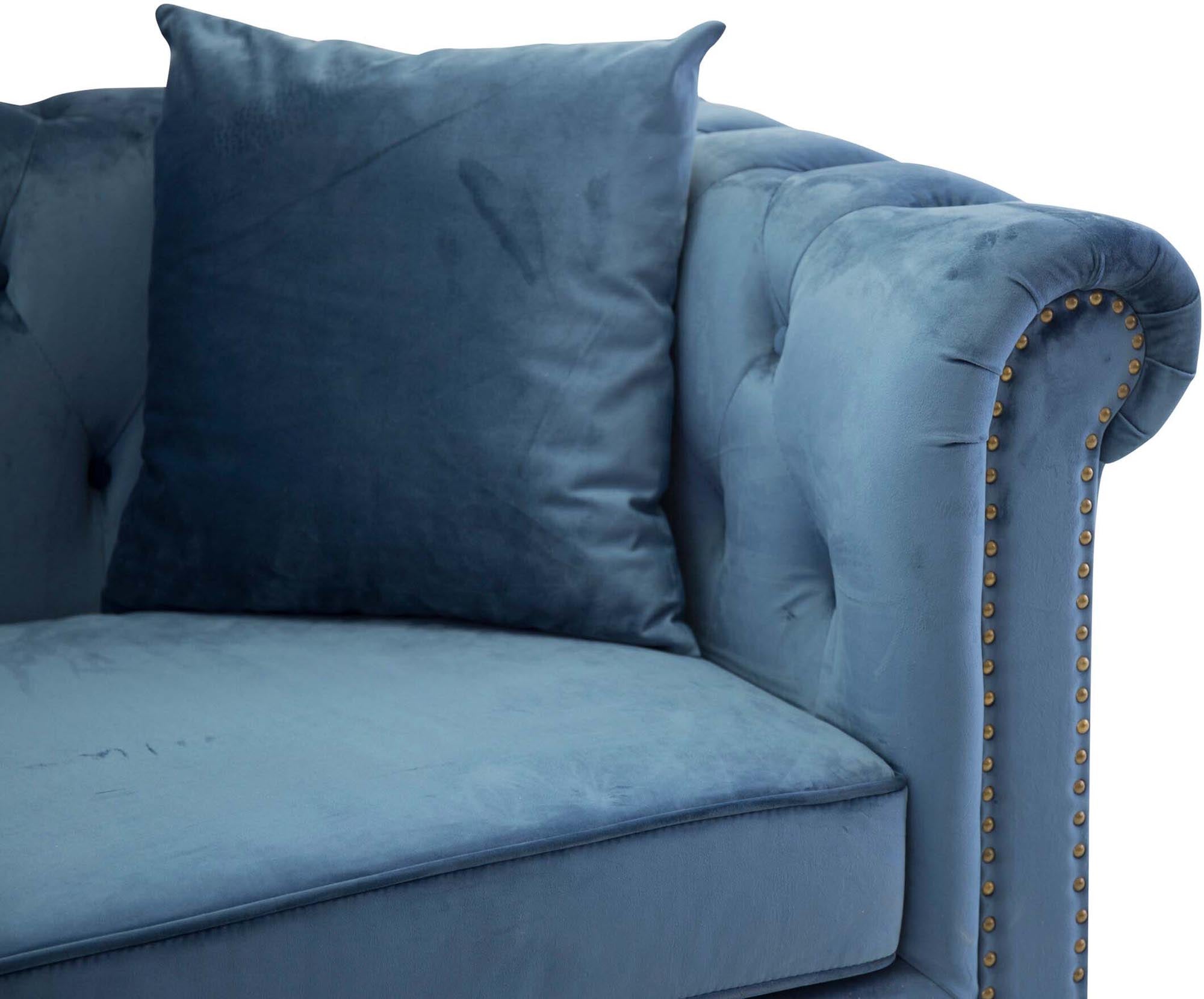 Luxuriöses Velvet 3-Sitzer Sofa von Venture Home. Perfekt für gemütliche Abende und stilvolle Wohnräume. Hochwertige Materialien und elegantes Design.