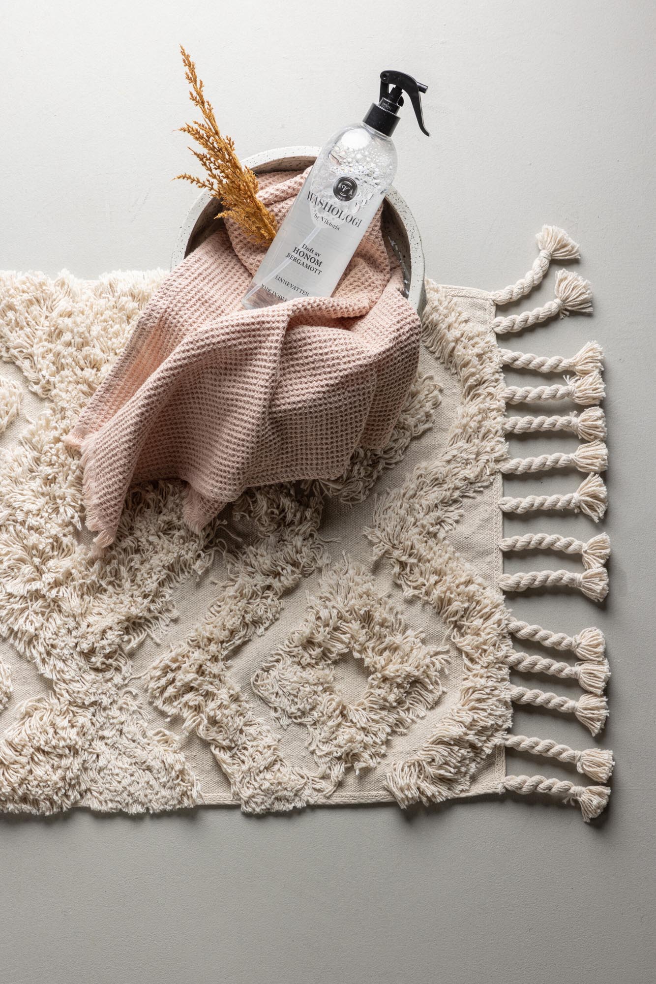 Hilma Teppich in Cremefarben präsentiert im Onlineshop von KAQTU Design AG. Teppich ist von Venture Home