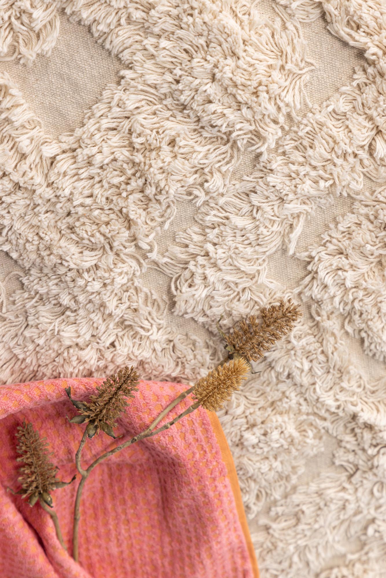 Hilma Teppich in Cremefarben präsentiert im Onlineshop von KAQTU Design AG. Teppich ist von Venture Home