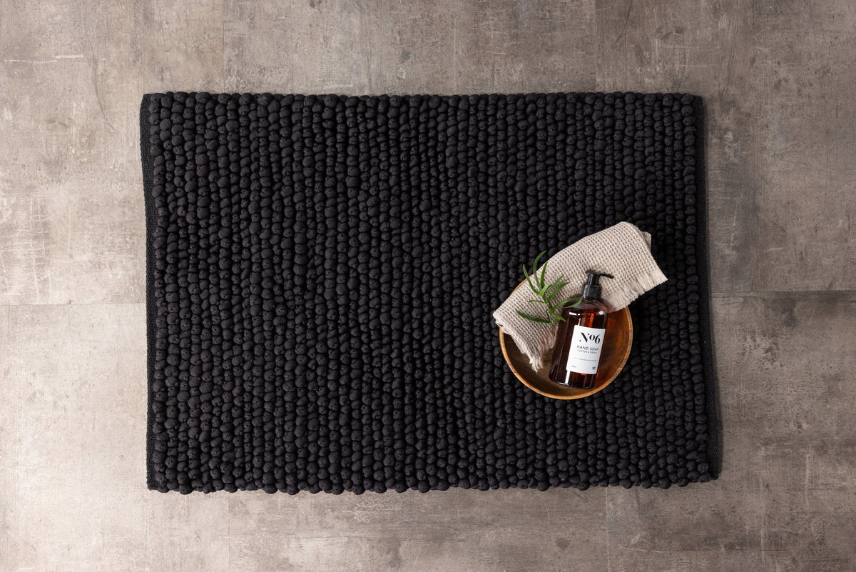 Wilmer Teppich in Schwarz präsentiert im Onlineshop von KAQTU Design AG. Teppich ist von Venture Home