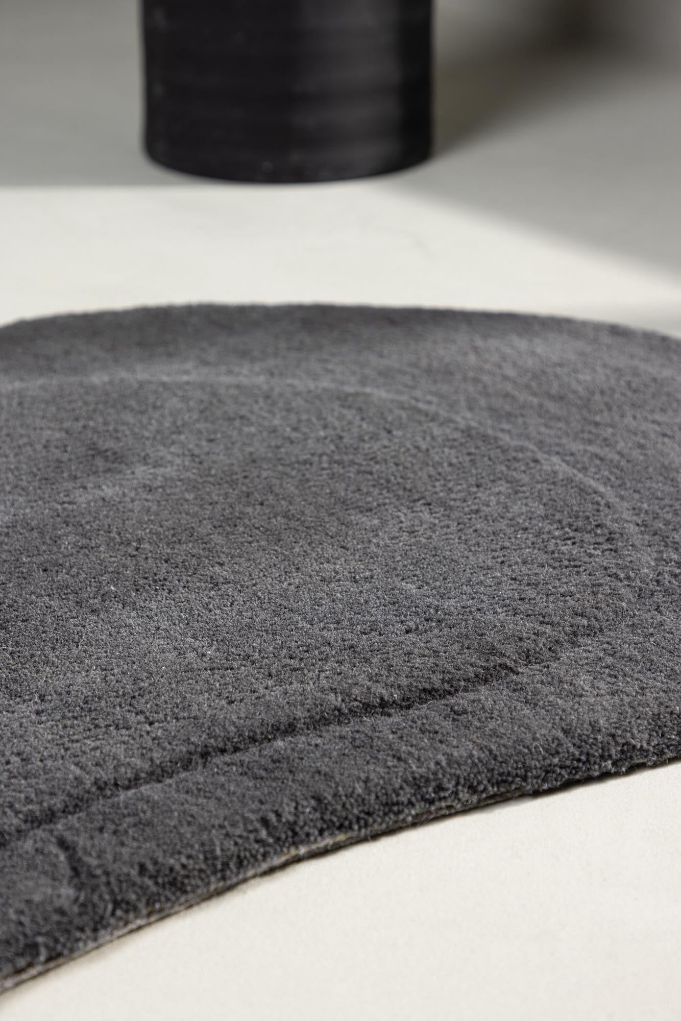 Moderner Sten Teppich von Venture Home für stilvolle Eingangsbereiche.