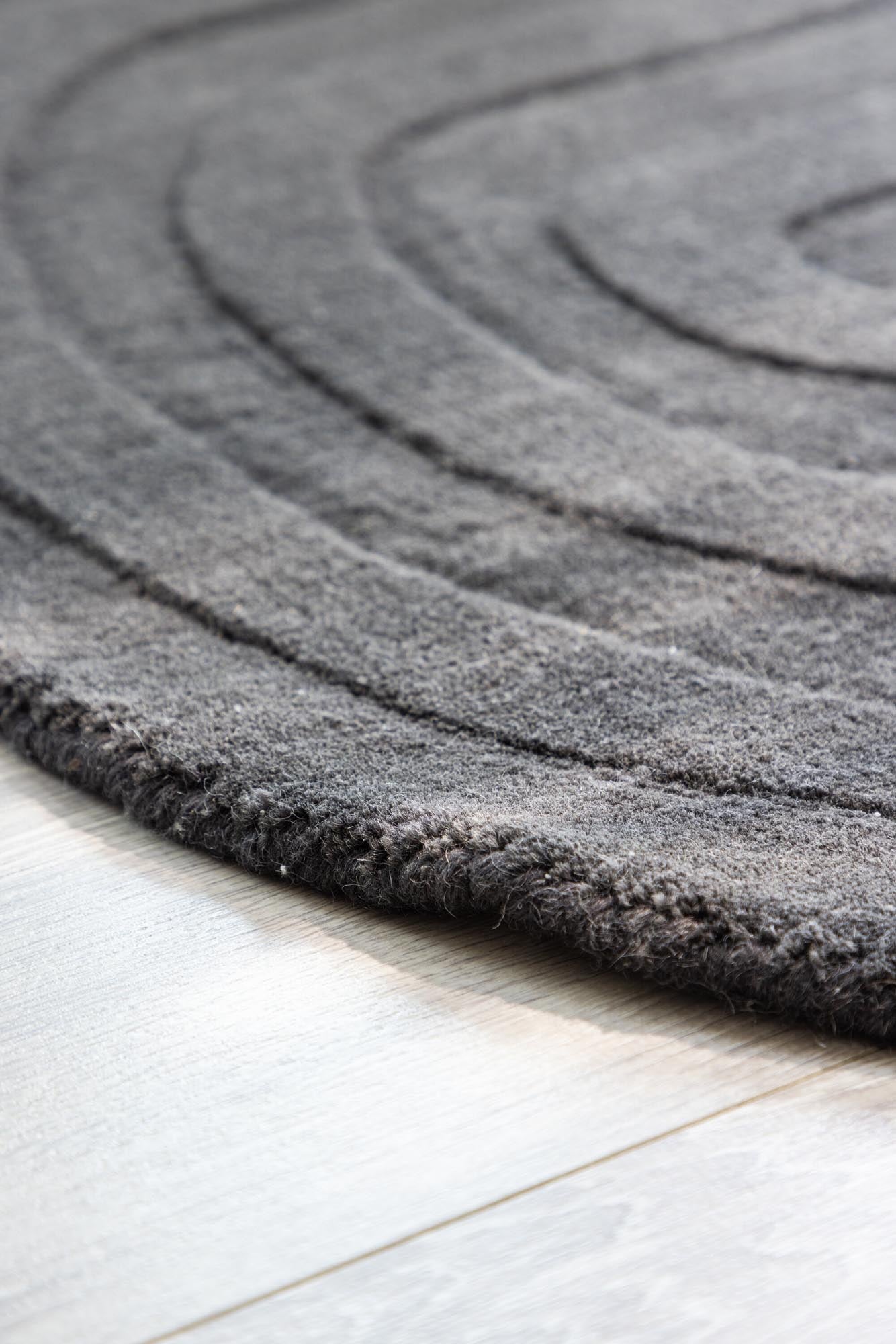 Nora Teppich in Kohle präsentiert im Onlineshop von KAQTU Design AG. Türmatte ist von Venture Home