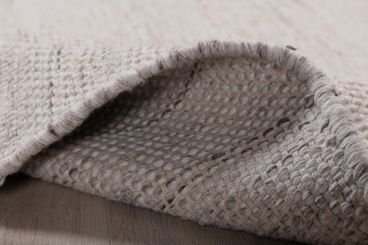 Devi Teppich in Beige präsentiert im Onlineshop von KAQTU Design AG. Teppich ist von Venture Home