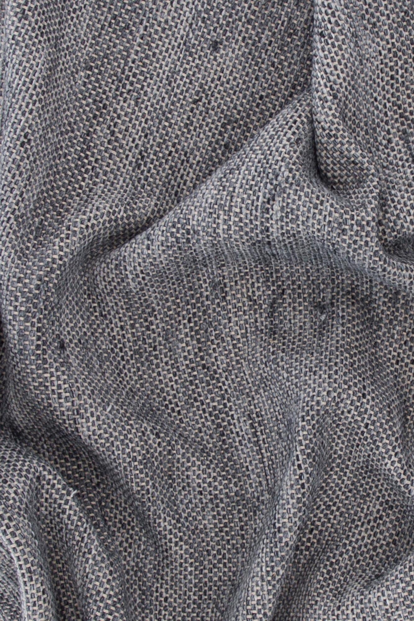 Devi Teppich in Grau präsentiert im Onlineshop von KAQTU Design AG. Teppich ist von Venture Home