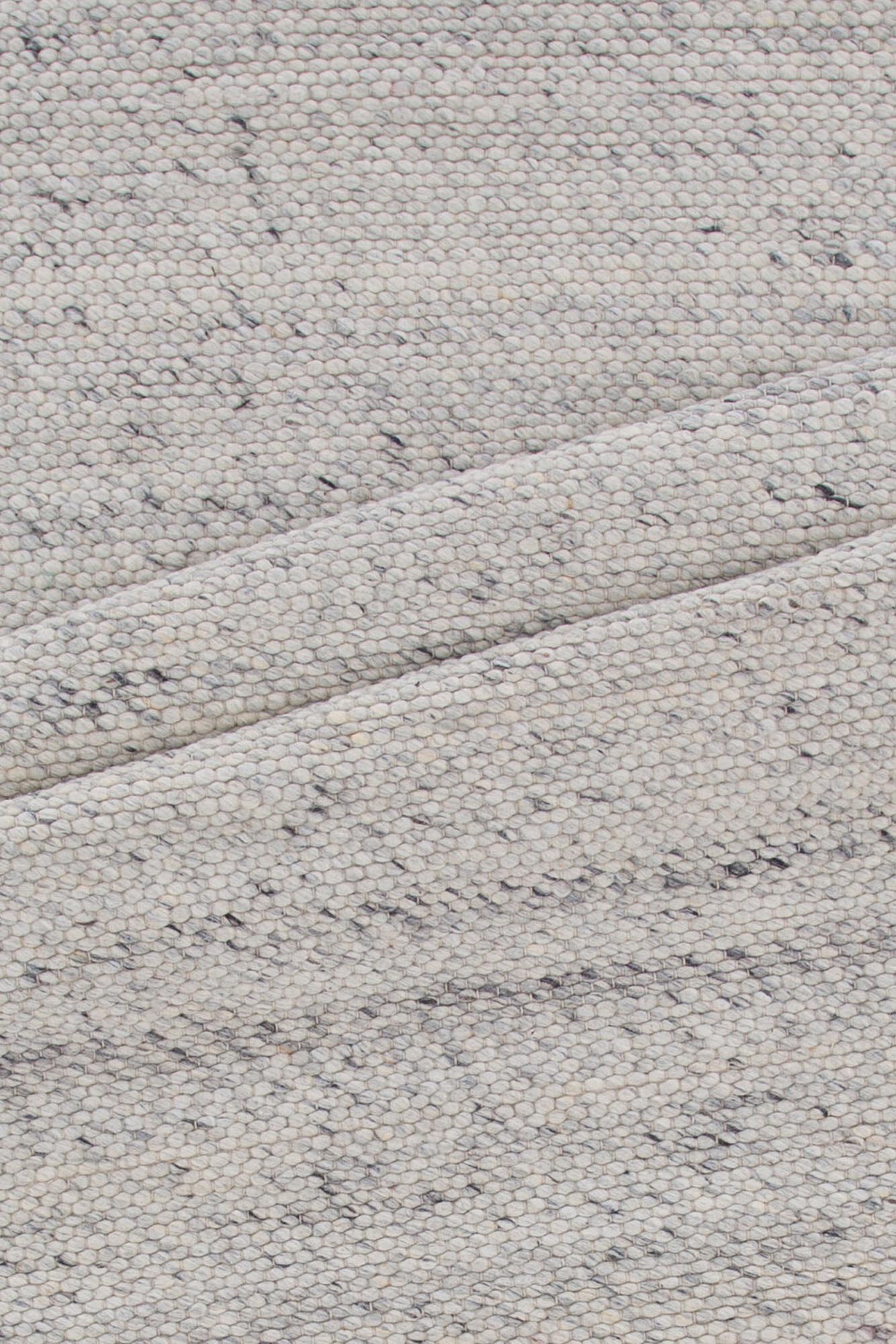 Ganga Teppich in Weiss präsentiert im Onlineshop von KAQTU Design AG. Teppich ist von Venture Home