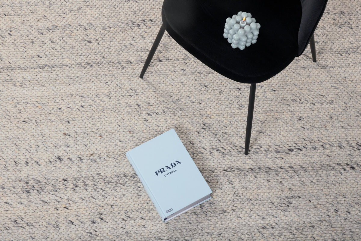 Ganga Teppich in Weiss präsentiert im Onlineshop von KAQTU Design AG. Teppich ist von Venture Home