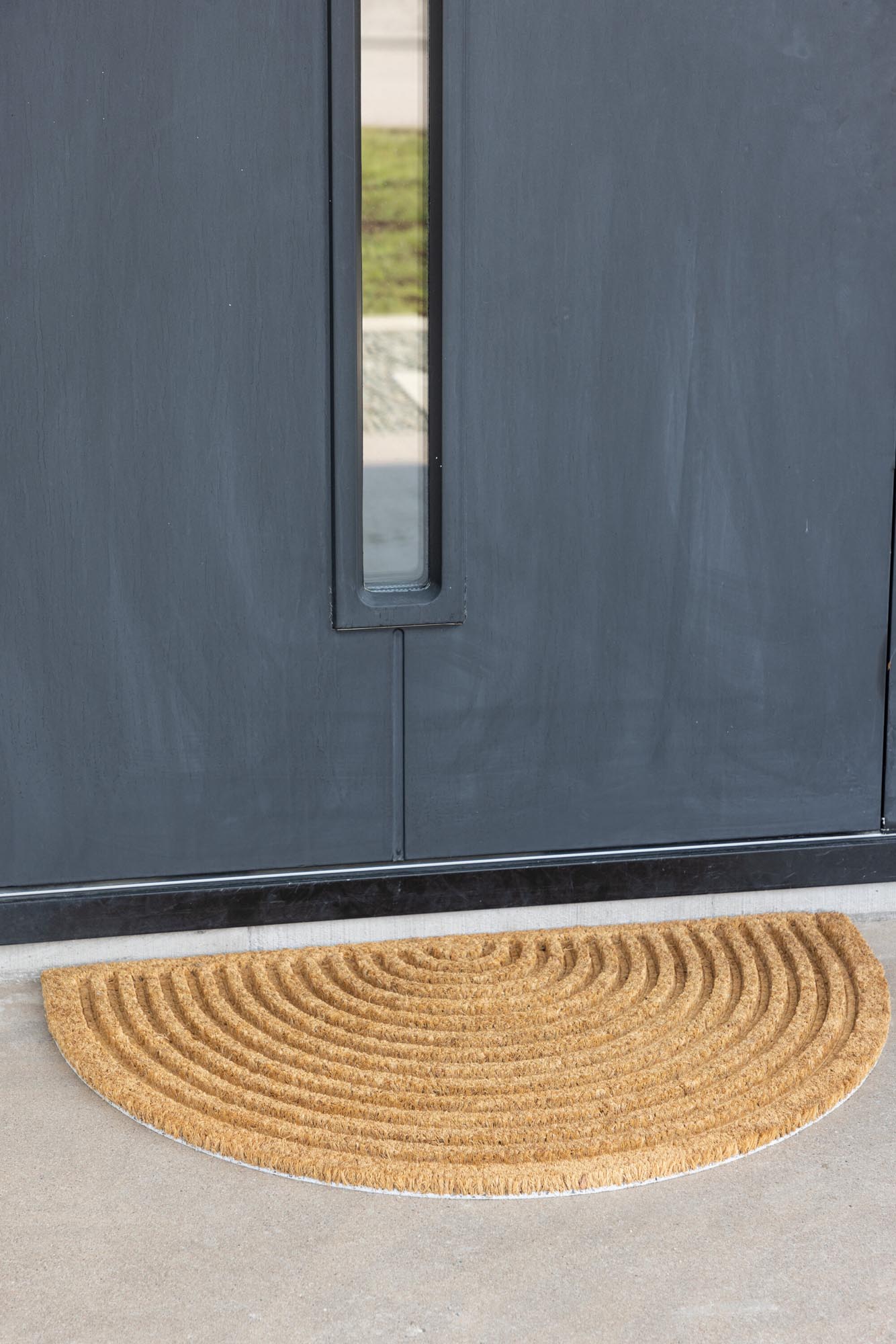 Teodor Teppich von Venture Home: Eleganter, langlebiger Teppich in Halbmondform, perfekt für Innen- und Außenbereiche. Vielseitig und pflegeleicht.