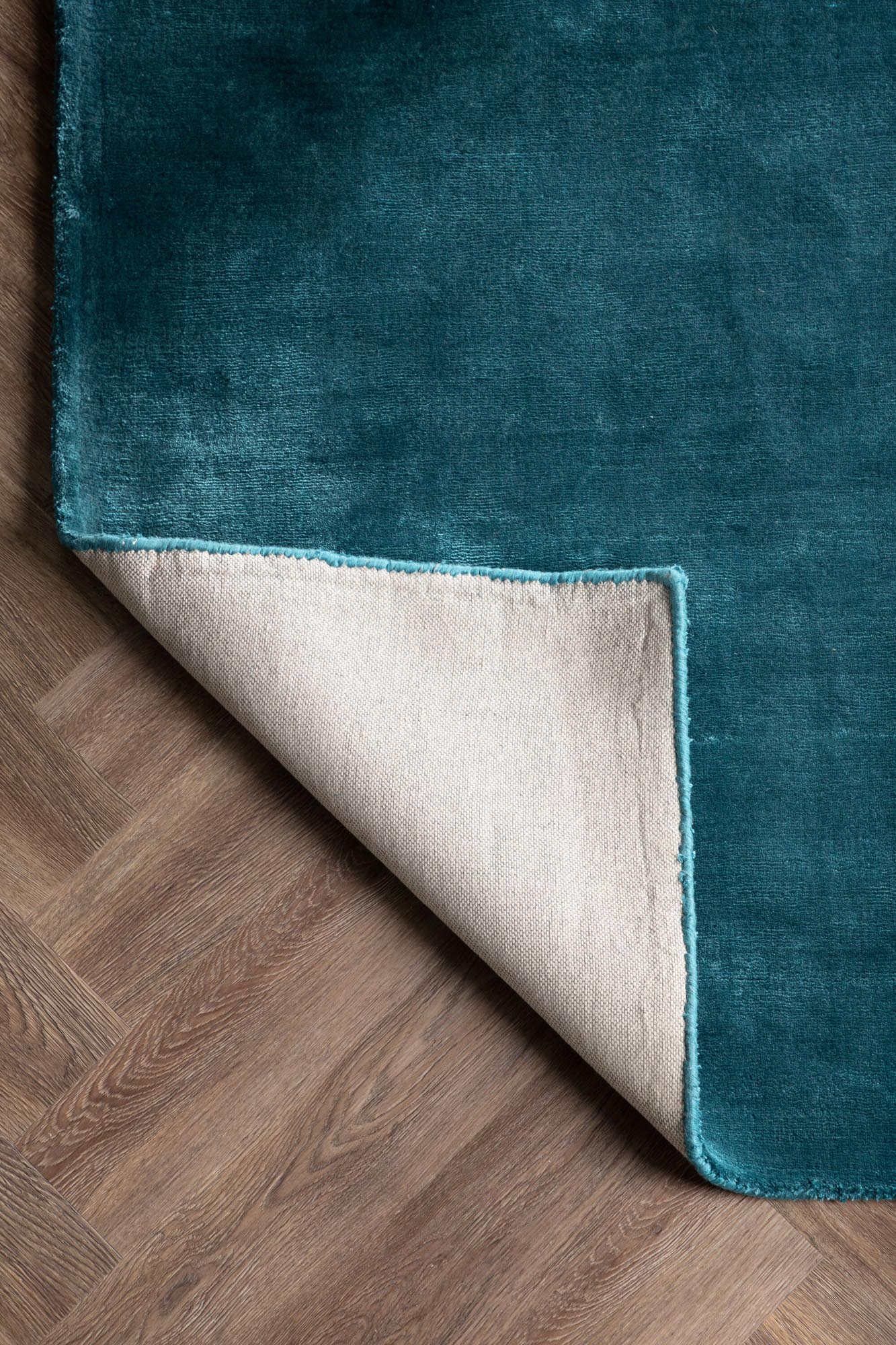 Indra Teppich von Venture Home: Eleganz und Komfort vereint.