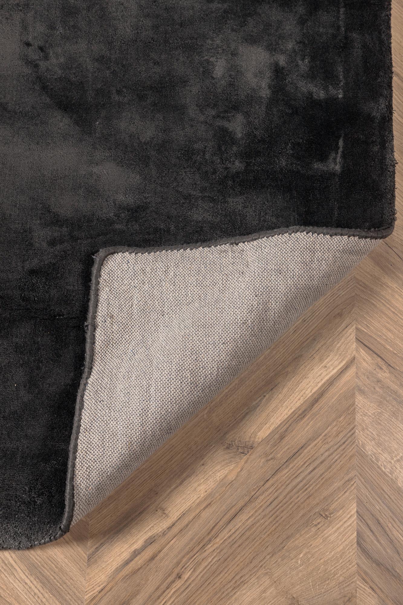 Indra Teppich von Venture Home: Eleganz und Komfort vereint für ein stilvolles Zuhause. Hochwertige Viskose und vielfältige Designs.