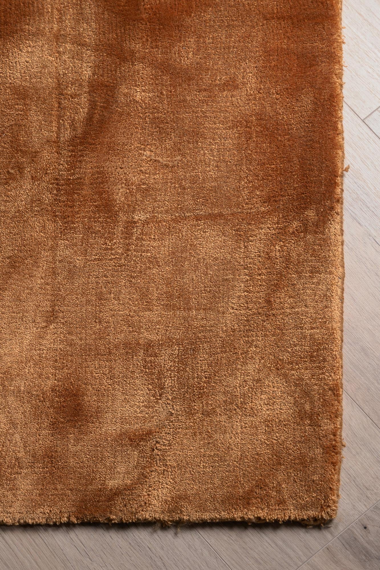 Indra Teppich von Venture Home: Luxuriöse Viskose, zeitloses Design und perfekte Passform für jeden Raum. Verleihen Sie Ihrem Zuhause Stil!