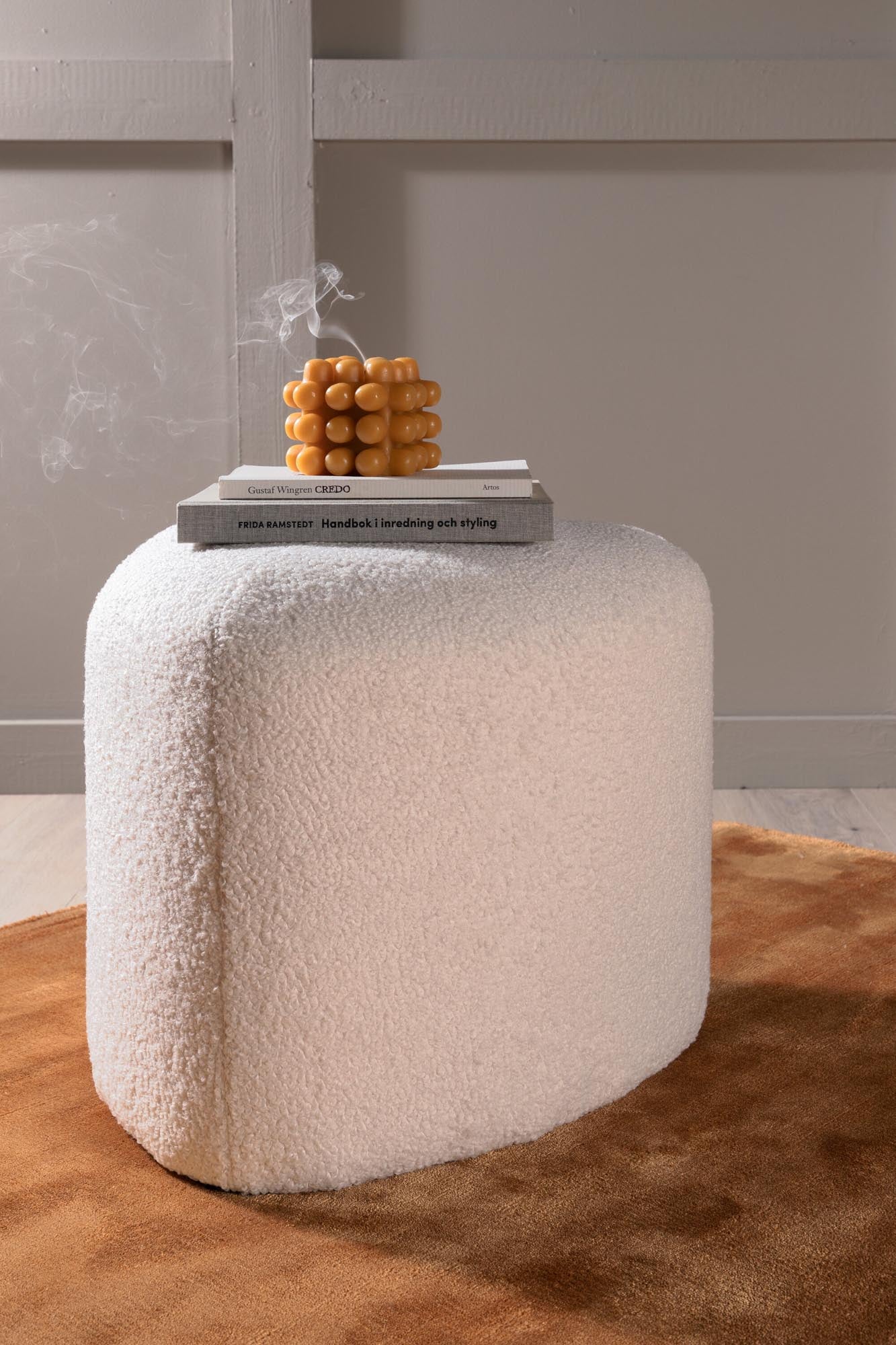 Indra Teppich von Venture Home: Elegante Viskose, stilvolles Design und vielseitige Farben für ein einladendes Zuhause. Entdecken Sie die perfekte Ergänzung!