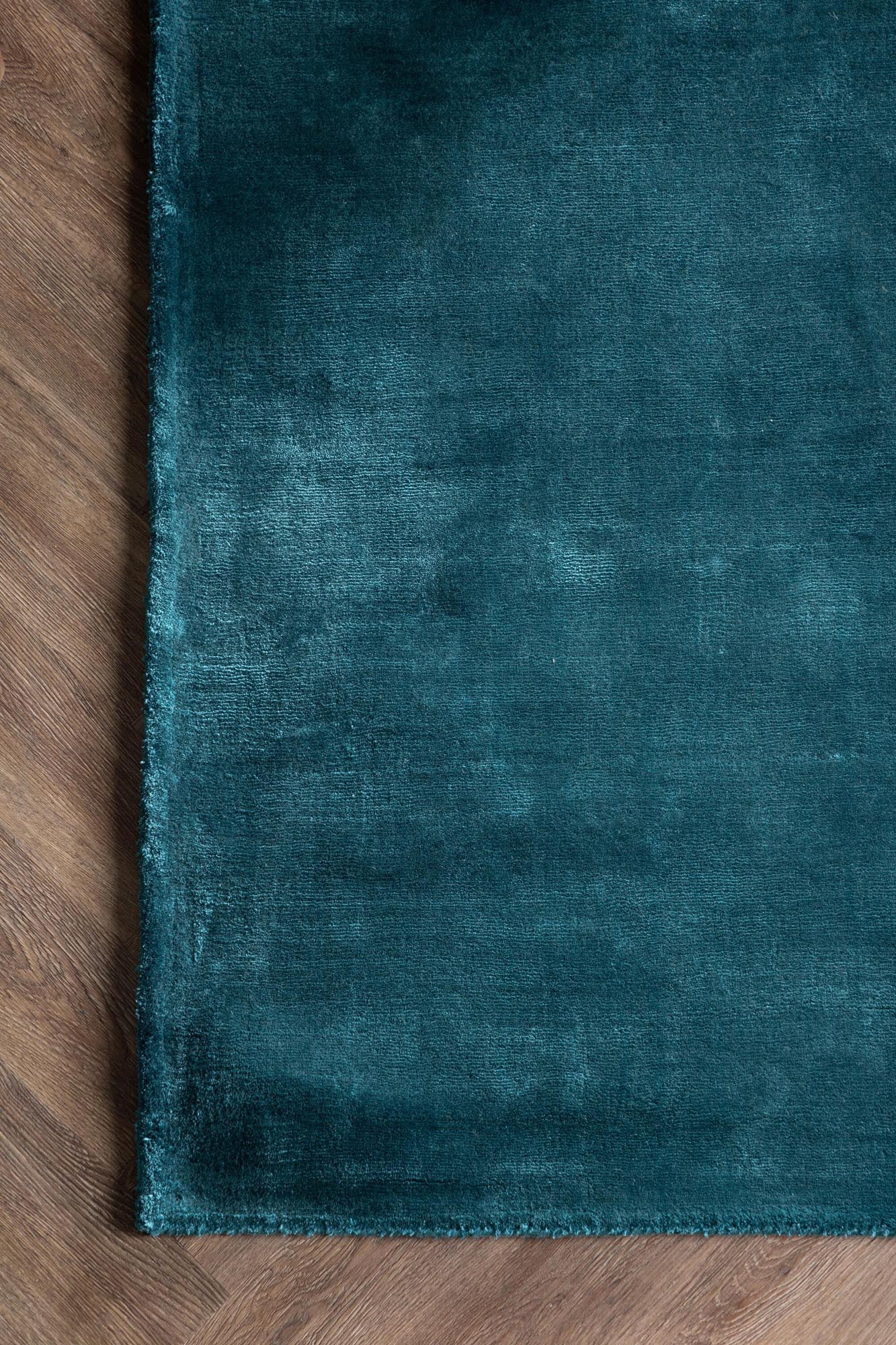 Indra Teppich von Venture Home: Hochwertige Viskose, stilvolles Design und vielfältige Farben für ein einladendes Zuhause.