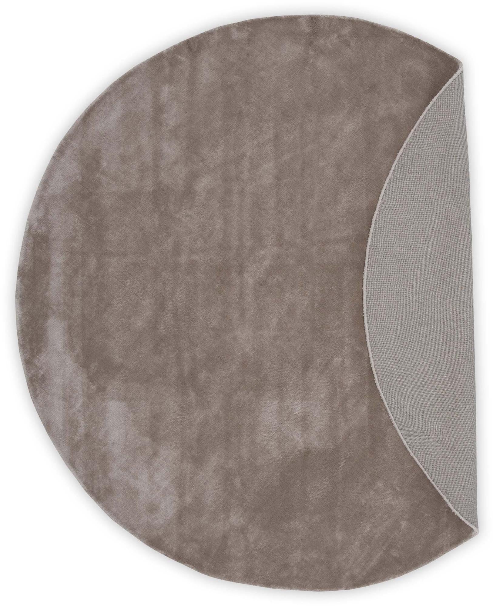 Entdecken Sie den Indra Teppich von Venture Home – ein luxuriöses Wohnaccessoire, das Stil und Komfort in Ihr Zuhause bringt.