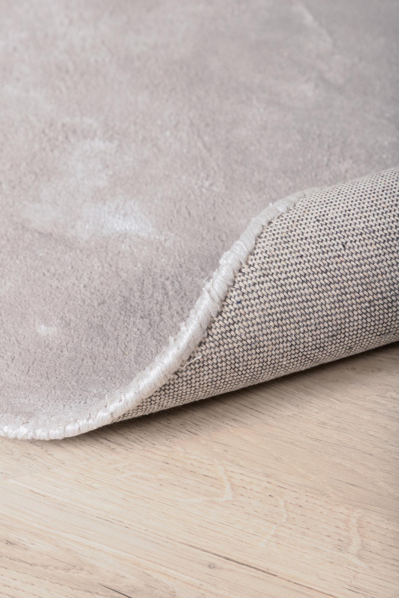 Indra Teppich von Venture Home: Zeitlose Schönheit für Ihr Zuhause.