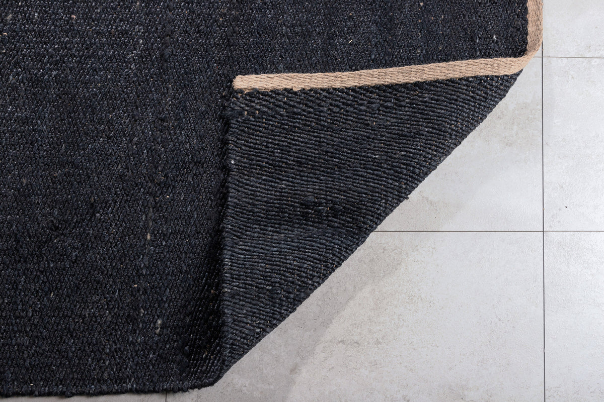 Kali Teppich in Schwarz präsentiert im Onlineshop von KAQTU Design AG. Teppich ist von Venture Home