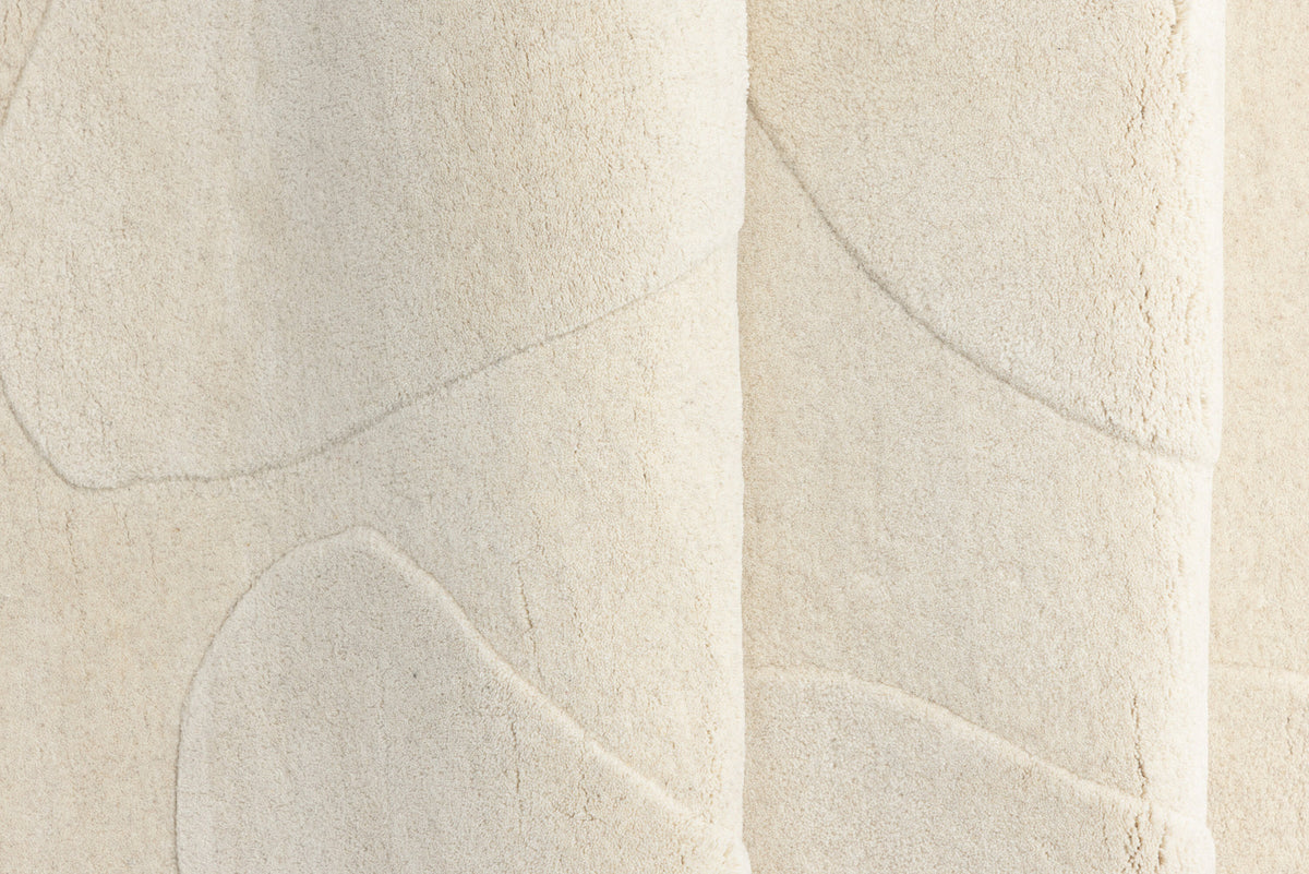 Enard Teppich in Weiss präsentiert im Onlineshop von KAQTU Design AG. Teppich ist von Venture Home