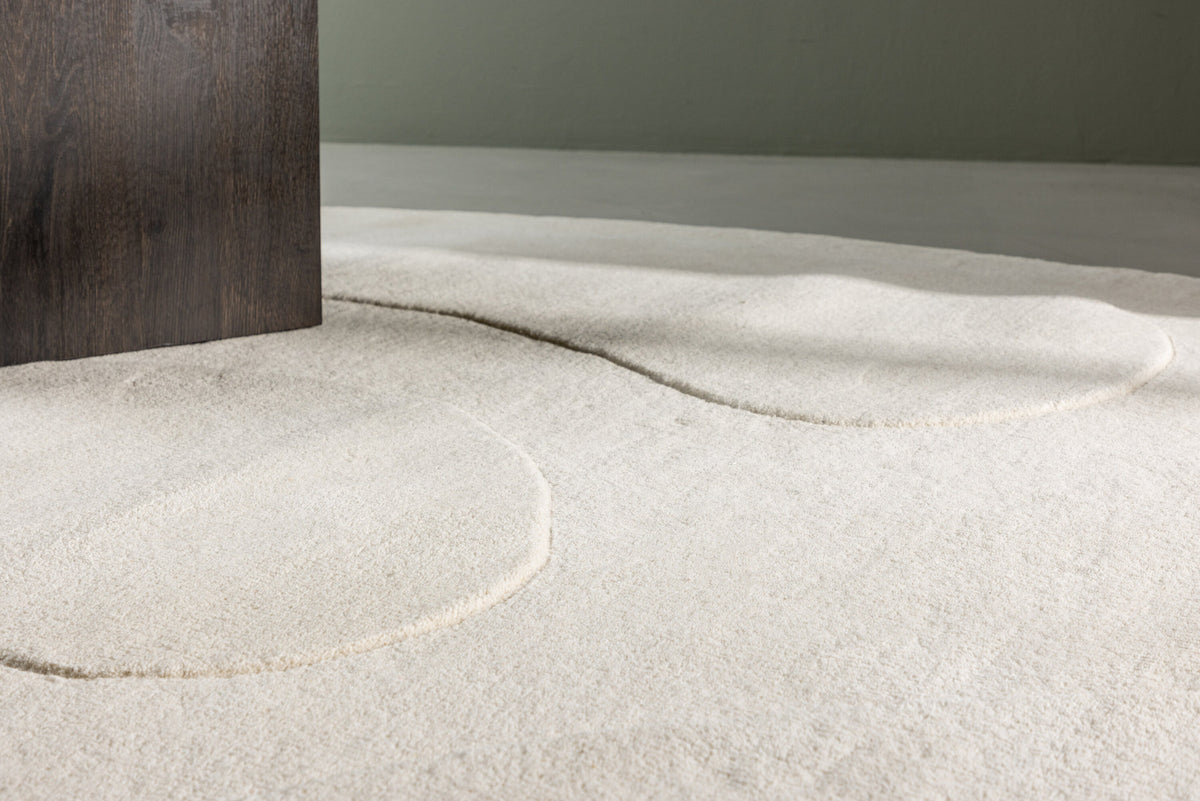 Enard Teppich in Weiss präsentiert im Onlineshop von KAQTU Design AG. Teppich ist von Venture Home