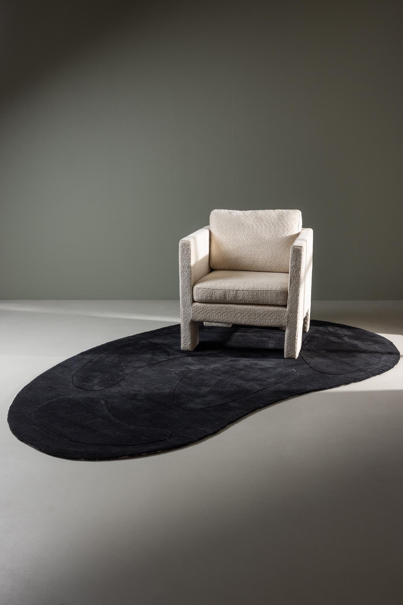 Verleihen Sie Ihrem Raum mit dem Enard-Teppich von Venture Home einen Hauch von Eleganz: oval, schwarz, aus hochwertiger Wolle und Baumwolle, pflegeleicht und gemütlich.