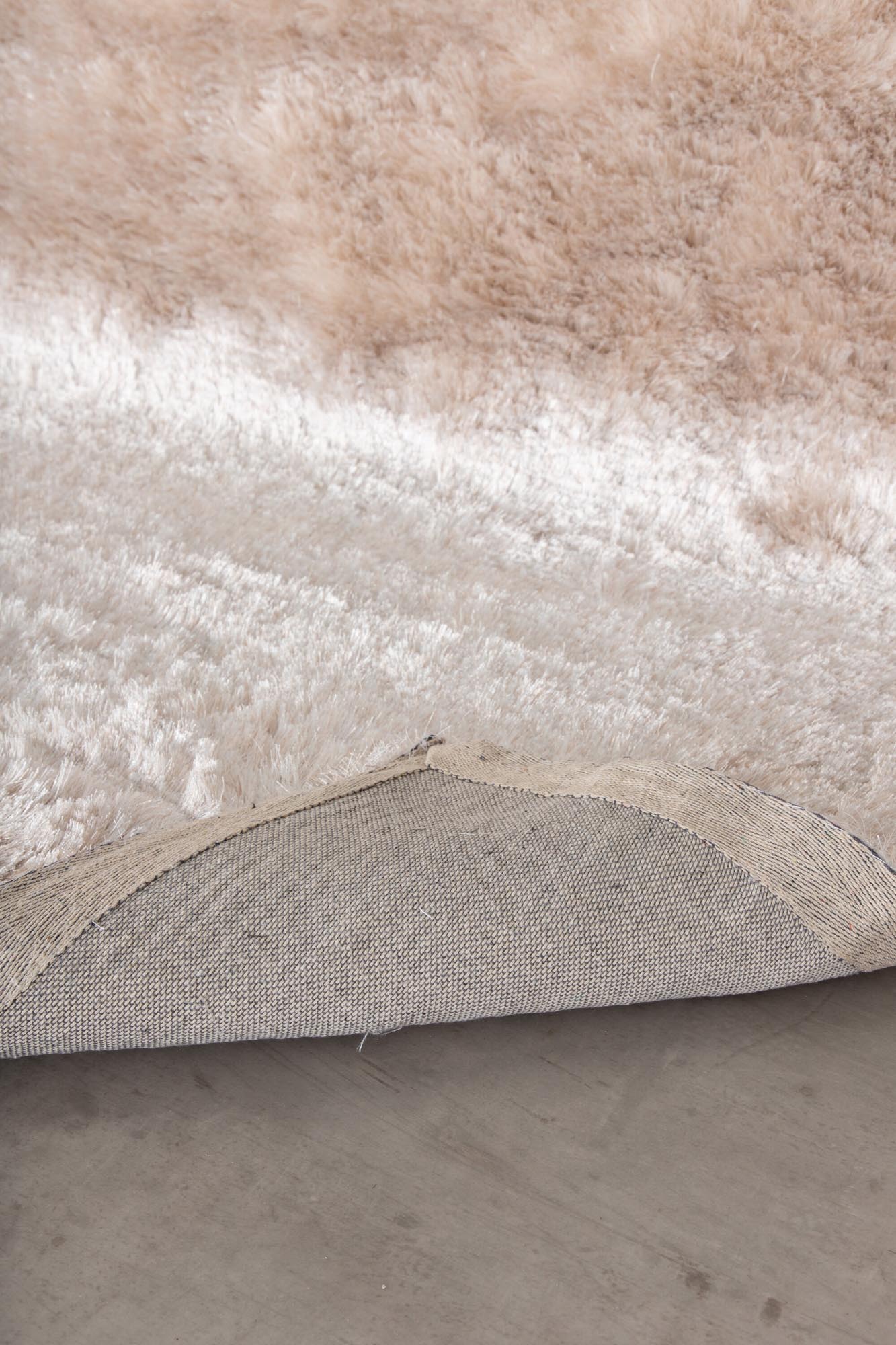 Shiva Teppich in Beige präsentiert im Onlineshop von KAQTU Design AG. Teppich ist von Venture Home