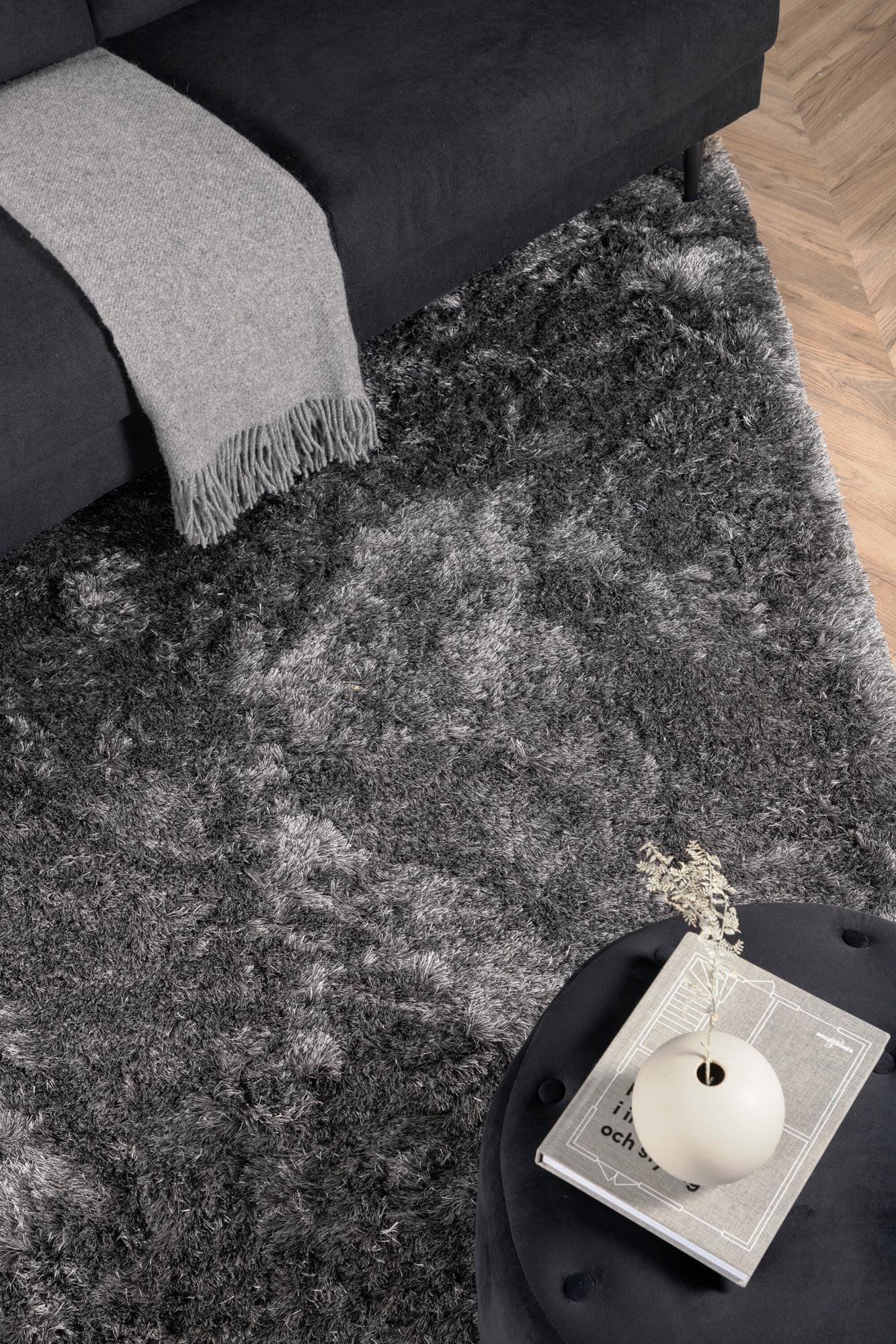 Shiva Teppich in Grau präsentiert im Onlineshop von KAQTU Design AG. Teppich ist von Venture Home